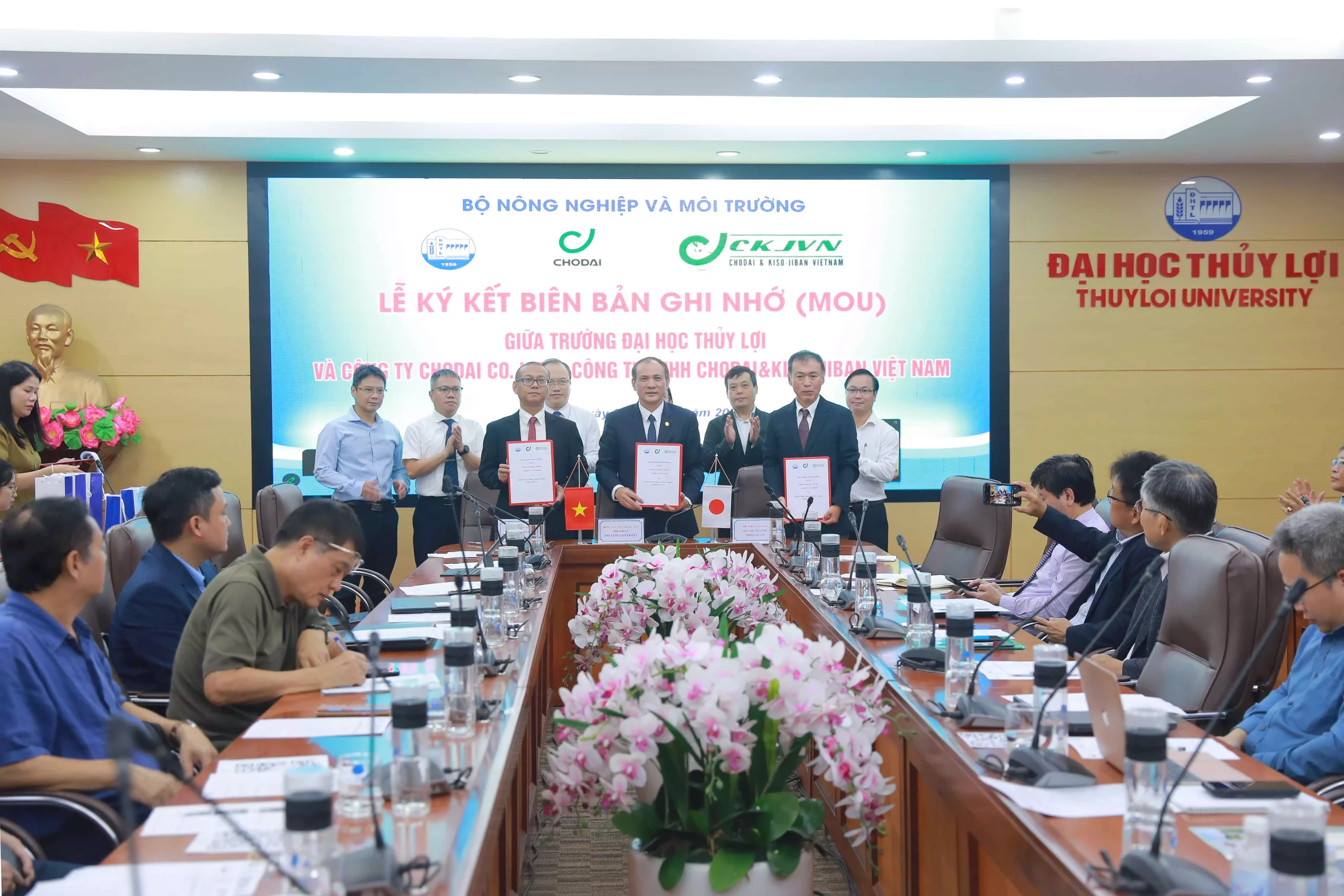 Trường Đại học Thủy lợi và Công ty TNHH Chodai &#038; Kiso-Jiban Việt Nam ký kết Biên bản ghi nhớ và Tọa đàm khoa học “Đường sắt tốc độ cao &#8211; Thách thức và cơ hội”