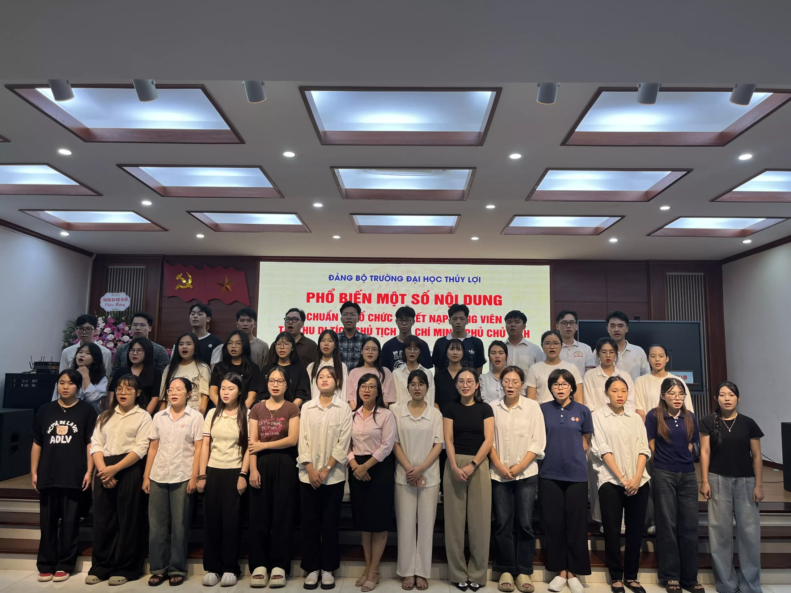 Đảng bộ Trường Đại học Thủy lợi chuẩn bị chu đáo cho Lễ kết nạp Đảng viên mới