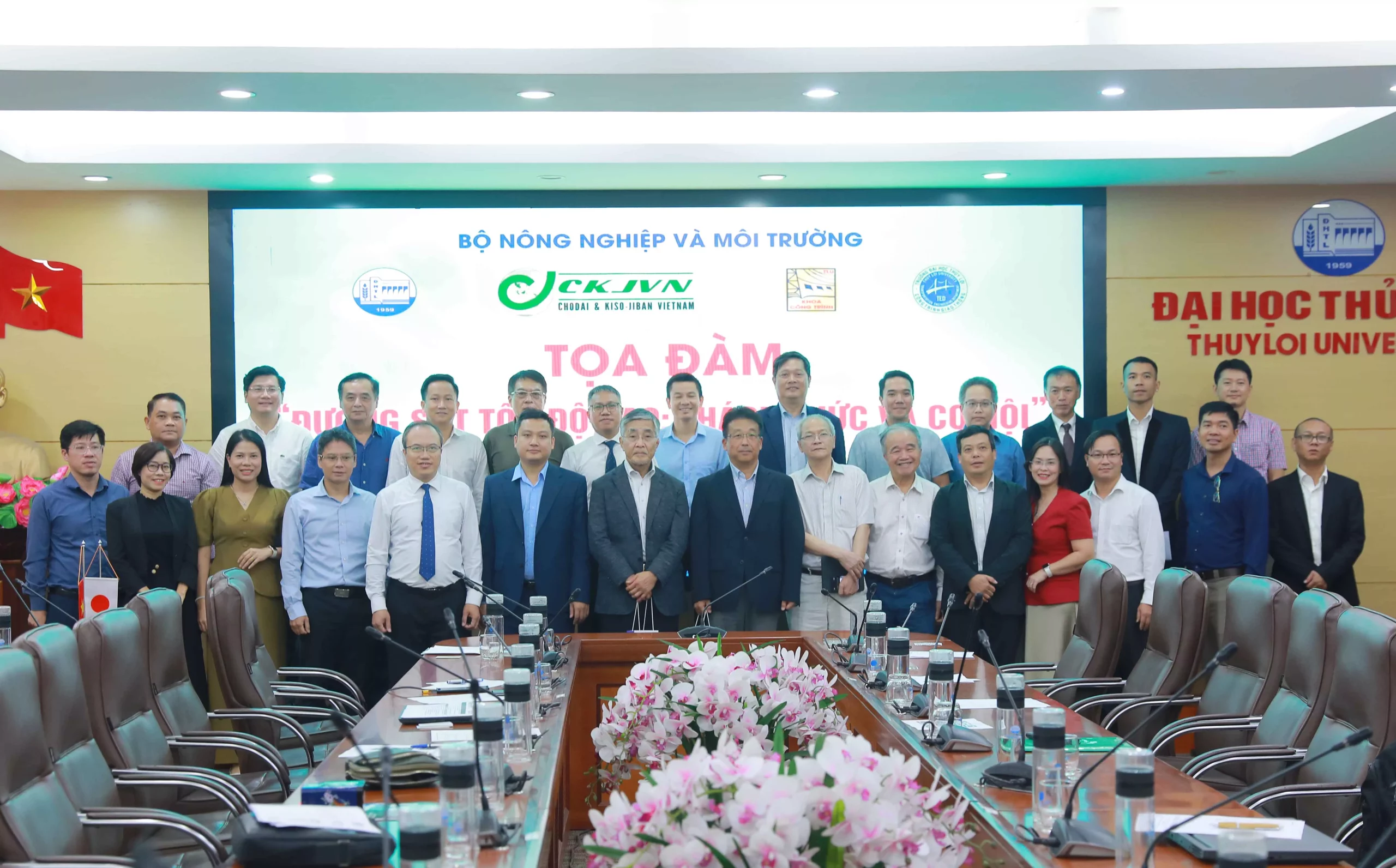 Trường Đại học Thủy lợi và Công ty TNHH Chodai &#038; Kiso-Jiban Việt Nam ký kết Biên bản ghi nhớ và Tọa đàm khoa học “Đường sắt tốc độ cao &#8211; Thách thức và cơ hội”