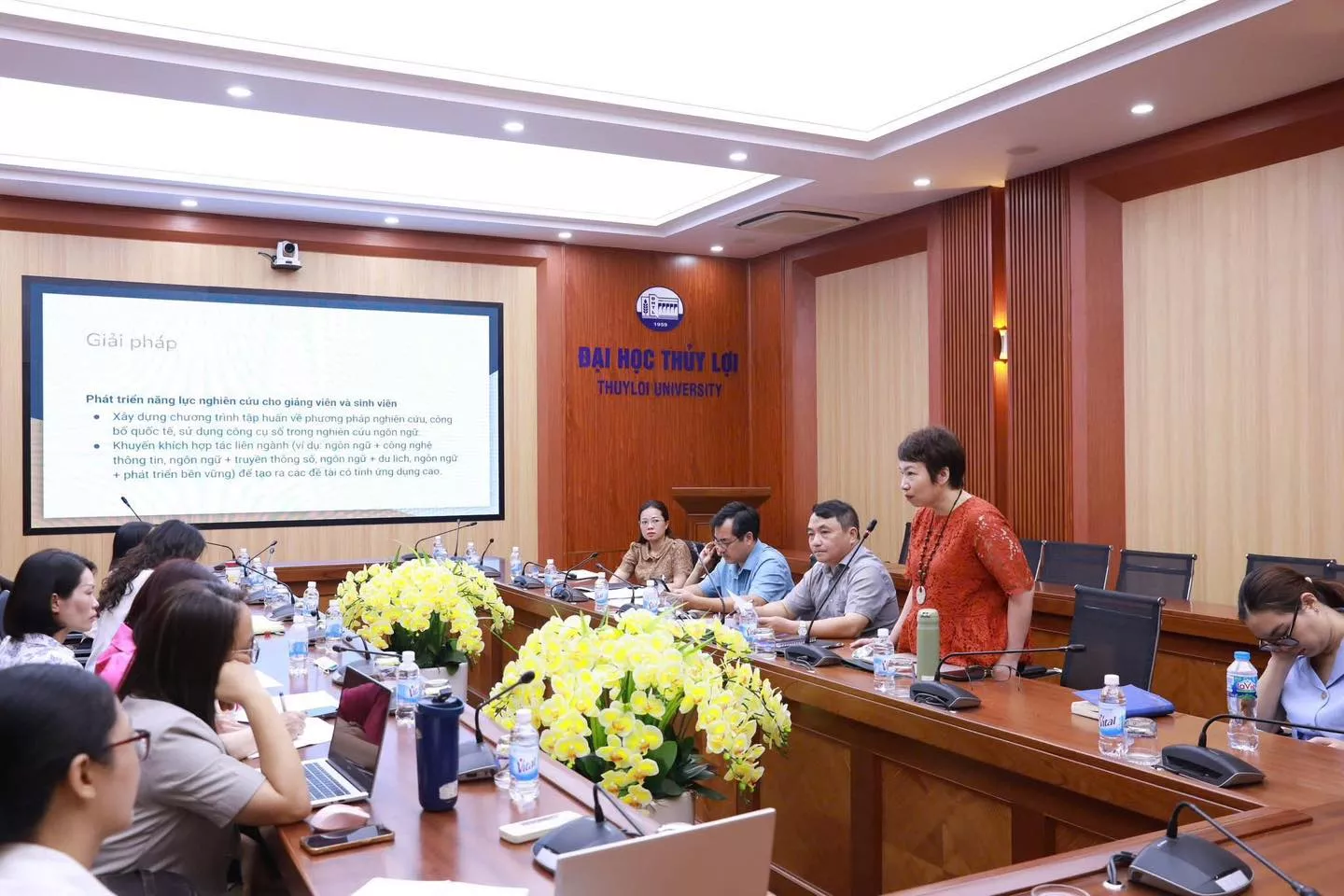 Chi bộ Đào tạo Quốc tế tổ chức thành công buổi sinh hoạt chuyên đề điểm quý III năm 2025