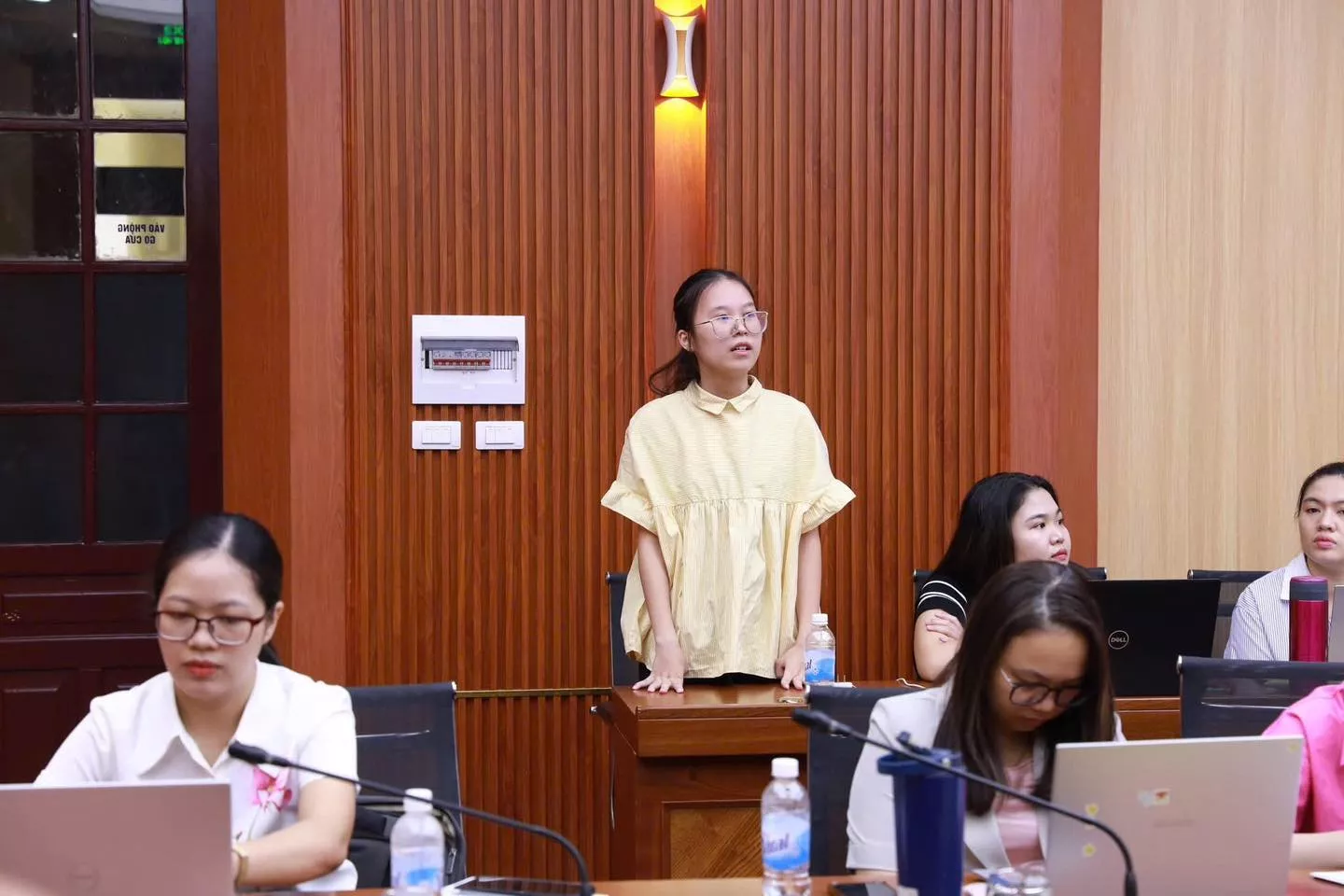 Chi bộ Đào tạo Quốc tế tổ chức thành công buổi sinh hoạt chuyên đề điểm quý III năm 2025