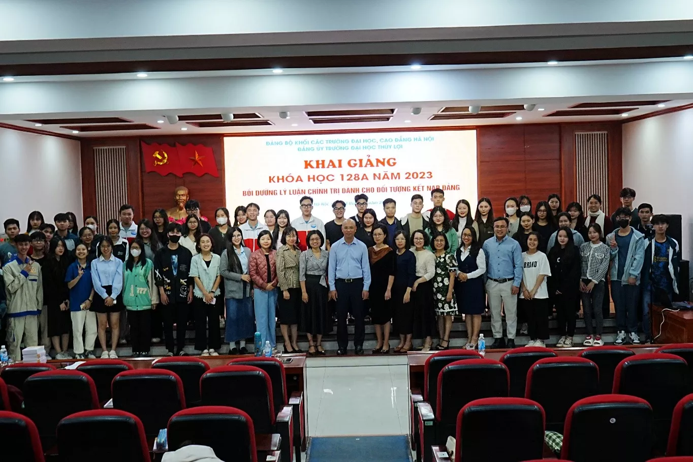 Đảng bộ Trường Đại học Thủy lợi đẩy mạnh công tác phát triển đảng viên, góp phần giữ vững vị thế ‘điểm sáng’ của Đảng bộ các trường Đại học, Cao đẳng Hà Nội trong công tác phát triển Đảng của Thủ đô