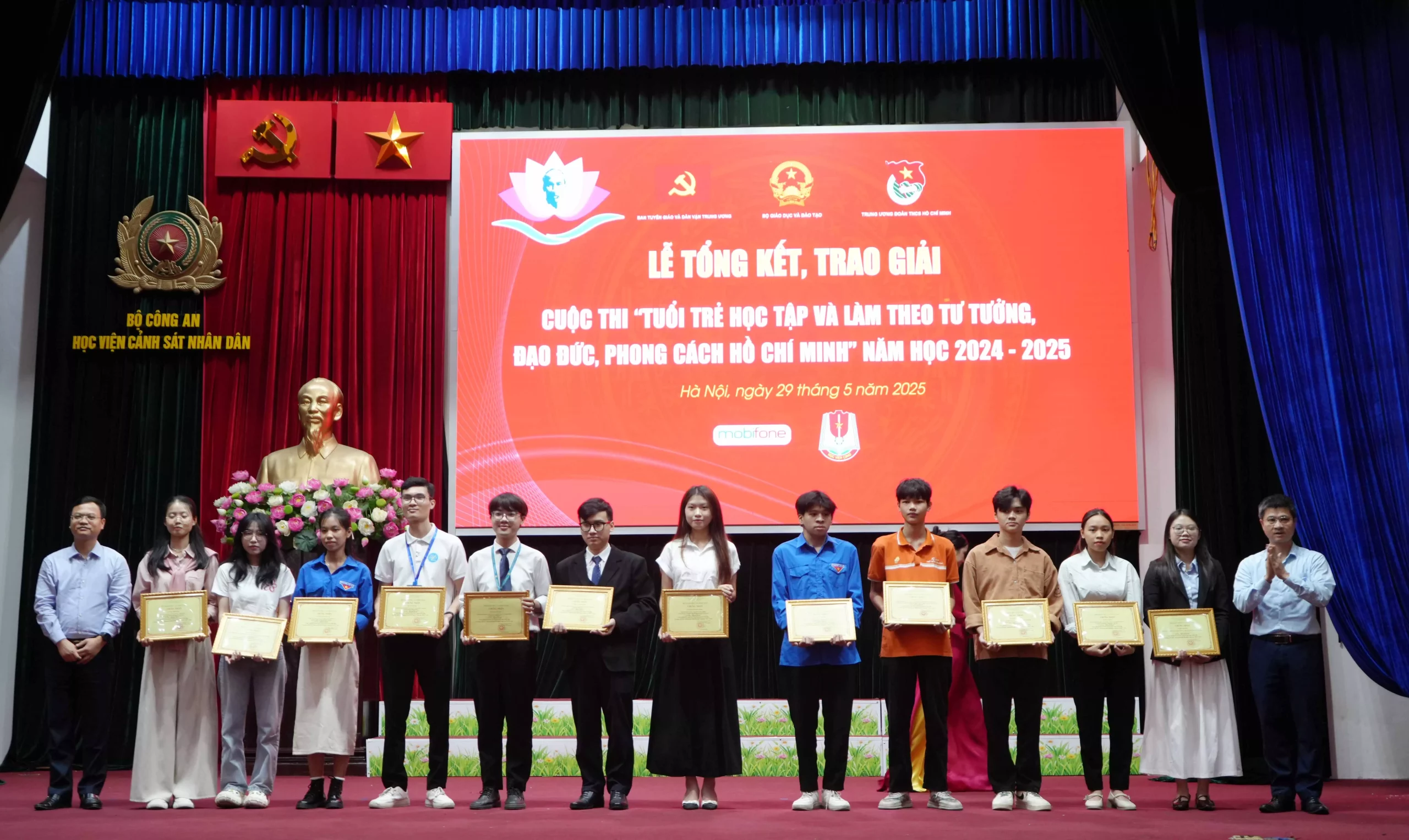 Tăng cường công tác chính trị, tư tưởng góp phần xây dựng Trường Đại học Thủy lợi vững mạnh toàn diện