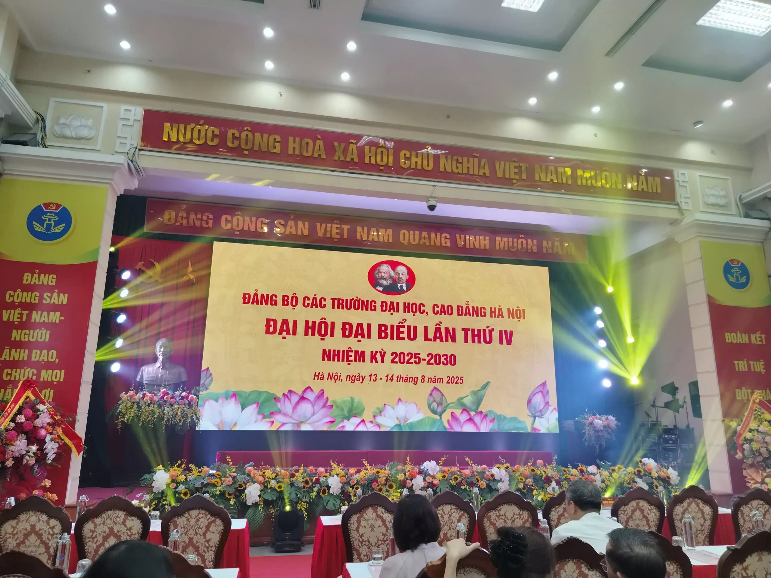 Đoàn Đại biểu Trường Đại học Thủy lợi dự Đại hội Đảng bộ các trường ĐH, CĐ Hà Nội lần thứ IV