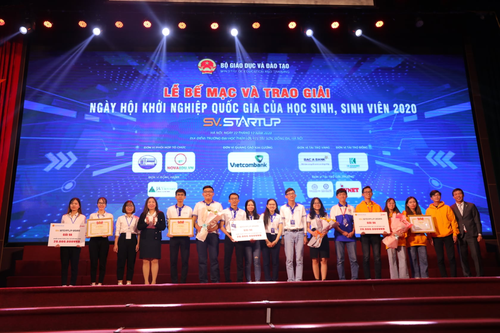 Thuyloi University Students Win High Prize at the 2020 National Startup Day for Students