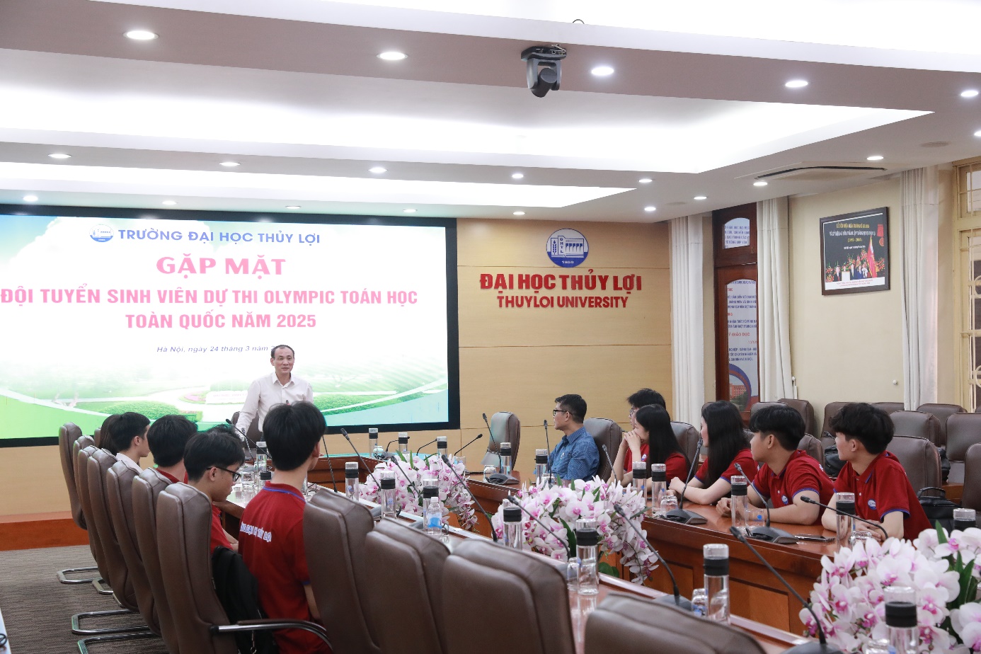 At the meeting, many students shared their feelings and expressed gratitude to the university and lecturers for their attention and for creating the best possible conditions for their preparation. Nguyen Ngoc Linh (Class 63KT1) expressed joy at being able to participate in this competition and pledged to give her best effort to achieve the highest results. In addition, Tuan Minh — a former member of the Mathematics Olympic team and a representative of the Youth Union, shared valuable experience from his own preparation and participation in past competitions. He emphasized the importance of maintaining good health, studying effectively, and staying calm and confident during the exam. Lecturers from the Department of Mathematics also reported on the team’s preparation process. Training and knowledge enhancement have been carried out over several months through close cooperation between faculty and students. Trial exams, advanced classes, as well as comprehensive support in materials and professional guidance, have all been provided. Thuyloi University has also paid special attention to logistical support for the students. Relevant offices have prepared transportation, ensured all necessary procedures, and demonstrated the institution’s deep care for its students. During the meeting, the Board of President commended the students’ dedication throughout the preparation period and extended their best wishes to the entire team. Assoc. Prof. Dr. Nguyen Trung Viet, Vice President, emphasized that this is not only a competition but also an opportunity for students to sharpen their thinking, gain valuable experience, and demonstrate their personal abilities. The 2025 National Student Mathematics Olympic will be held at Saigon University, Ho Chi Minh City, in early April 2025. At the close of the meeting, the university expressed full confidence in the students, hoping they will maximize their abilities and achieve the best possible results. Lecturers also reminded them that regardless of the outcome, the most important thing is the valuable process of learning and self-improvement, which will be beneficial for their future careers. The meeting concluded in a warm and highly motivating atmosphere. Best wishes to all team members for confidence and success at the upcoming National Student Mathematics Olympic!