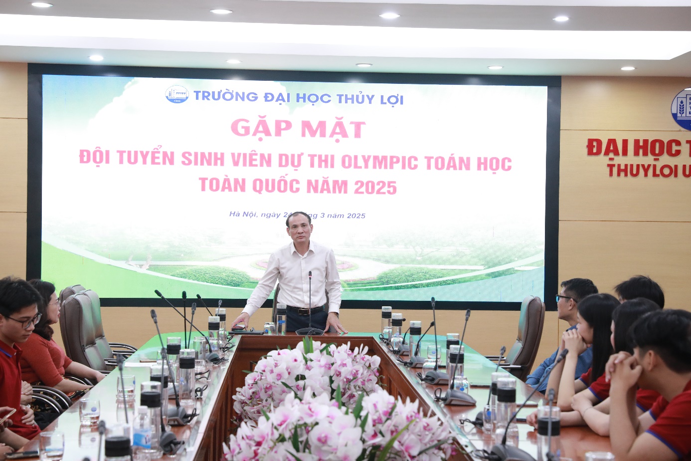 At the meeting, many students shared their feelings and expressed gratitude to the university and lecturers for their attention and for creating the best possible conditions for their preparation. Nguyen Ngoc Linh (Class 63KT1) expressed joy at being able to participate in this competition and pledged to give her best effort to achieve the highest results. In addition, Tuan Minh — a former member of the Mathematics Olympic team and a representative of the Youth Union, shared valuable experience from his own preparation and participation in past competitions. He emphasized the importance of maintaining good health, studying effectively, and staying calm and confident during the exam. Lecturers from the Department of Mathematics also reported on the team’s preparation process. Training and knowledge enhancement have been carried out over several months through close cooperation between faculty and students. Trial exams, advanced classes, as well as comprehensive support in materials and professional guidance, have all been provided. Thuyloi University has also paid special attention to logistical support for the students. Relevant offices have prepared transportation, ensured all necessary procedures, and demonstrated the institution’s deep care for its students. During the meeting, the Board of President commended the students’ dedication throughout the preparation period and extended their best wishes to the entire team. Assoc. Prof. Dr. Nguyen Trung Viet, Vice President, emphasized that this is not only a competition but also an opportunity for students to sharpen their thinking, gain valuable experience, and demonstrate their personal abilities. The 2025 National Student Mathematics Olympic will be held at Saigon University, Ho Chi Minh City, in early April 2025. At the close of the meeting, the university expressed full confidence in the students, hoping they will maximize their abilities and achieve the best possible results. Lecturers also reminded them that regardless of the outcome, the most important thing is the valuable process of learning and self-improvement, which will be beneficial for their future careers. The meeting concluded in a warm and highly motivating atmosphere. Best wishes to all team members for confidence and success at the upcoming National Student Mathematics Olympic!