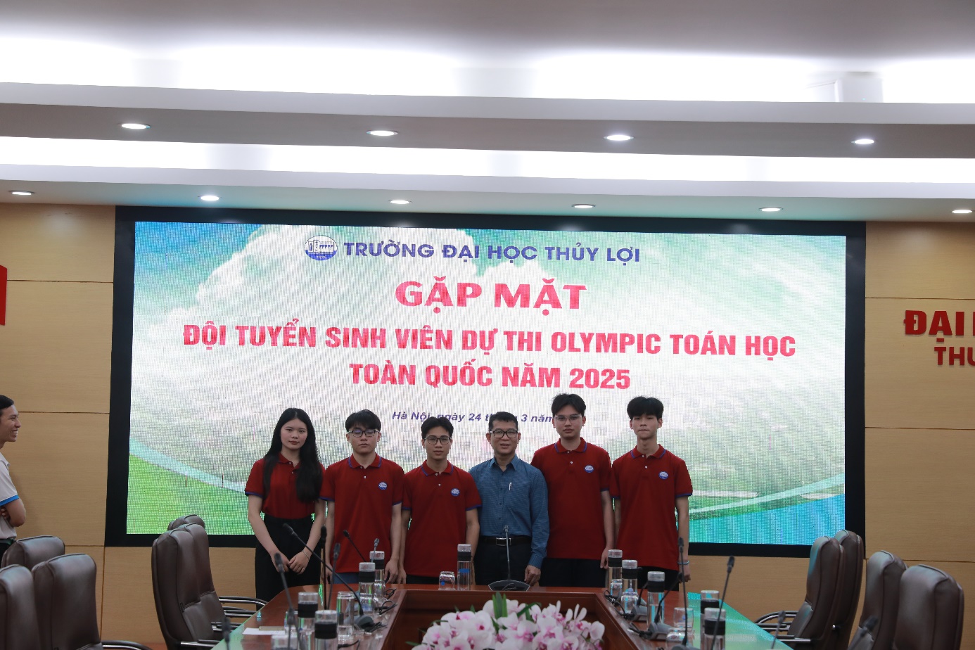 At the meeting, many students shared their feelings and expressed gratitude to the university and lecturers for their attention and for creating the best possible conditions for their preparation. Nguyen Ngoc Linh (Class 63KT1) expressed joy at being able to participate in this competition and pledged to give her best effort to achieve the highest results. In addition, Tuan Minh — a former member of the Mathematics Olympic team and a representative of the Youth Union, shared valuable experience from his own preparation and participation in past competitions. He emphasized the importance of maintaining good health, studying effectively, and staying calm and confident during the exam. Lecturers from the Department of Mathematics also reported on the team’s preparation process. Training and knowledge enhancement have been carried out over several months through close cooperation between faculty and students. Trial exams, advanced classes, as well as comprehensive support in materials and professional guidance, have all been provided. Thuyloi University has also paid special attention to logistical support for the students. Relevant offices have prepared transportation, ensured all necessary procedures, and demonstrated the institution’s deep care for its students. During the meeting, the Board of President commended the students’ dedication throughout the preparation period and extended their best wishes to the entire team. Assoc. Prof. Dr. Nguyen Trung Viet, Vice President, emphasized that this is not only a competition but also an opportunity for students to sharpen their thinking, gain valuable experience, and demonstrate their personal abilities. The 2025 National Student Mathematics Olympic will be held at Saigon University, Ho Chi Minh City, in early April 2025. At the close of the meeting, the university expressed full confidence in the students, hoping they will maximize their abilities and achieve the best possible results. Lecturers also reminded them that regardless of the outcome, the most important thing is the valuable process of learning and self-improvement, which will be beneficial for their future careers. The meeting concluded in a warm and highly motivating atmosphere. Best wishes to all team members for confidence and success at the upcoming National Student Mathematics Olympic!