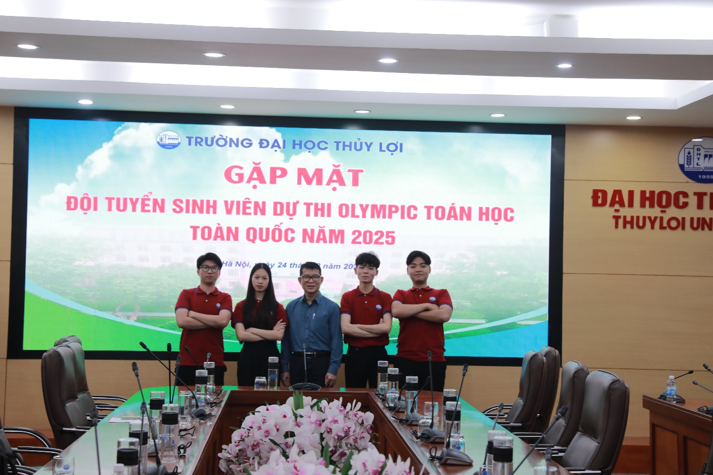 At the meeting, many students shared their feelings and expressed gratitude to the university and lecturers for their attention and for creating the best possible conditions for their preparation. Nguyen Ngoc Linh (Class 63KT1) expressed joy at being able to participate in this competition and pledged to give her best effort to achieve the highest results. In addition, Tuan Minh — a former member of the Mathematics Olympic team and a representative of the Youth Union, shared valuable experience from his own preparation and participation in past competitions. He emphasized the importance of maintaining good health, studying effectively, and staying calm and confident during the exam. Lecturers from the Department of Mathematics also reported on the team’s preparation process. Training and knowledge enhancement have been carried out over several months through close cooperation between faculty and students. Trial exams, advanced classes, as well as comprehensive support in materials and professional guidance, have all been provided. Thuyloi University has also paid special attention to logistical support for the students. Relevant offices have prepared transportation, ensured all necessary procedures, and demonstrated the institution’s deep care for its students. During the meeting, the Board of President commended the students’ dedication throughout the preparation period and extended their best wishes to the entire team. Assoc. Prof. Dr. Nguyen Trung Viet, Vice President, emphasized that this is not only a competition but also an opportunity for students to sharpen their thinking, gain valuable experience, and demonstrate their personal abilities. The 2025 National Student Mathematics Olympic will be held at Saigon University, Ho Chi Minh City, in early April 2025. At the close of the meeting, the university expressed full confidence in the students, hoping they will maximize their abilities and achieve the best possible results. Lecturers also reminded them that regardless of the outcome, the most important thing is the valuable process of learning and self-improvement, which will be beneficial for their future careers. The meeting concluded in a warm and highly motivating atmosphere. Best wishes to all team members for confidence and success at the upcoming National Student Mathematics Olympic!