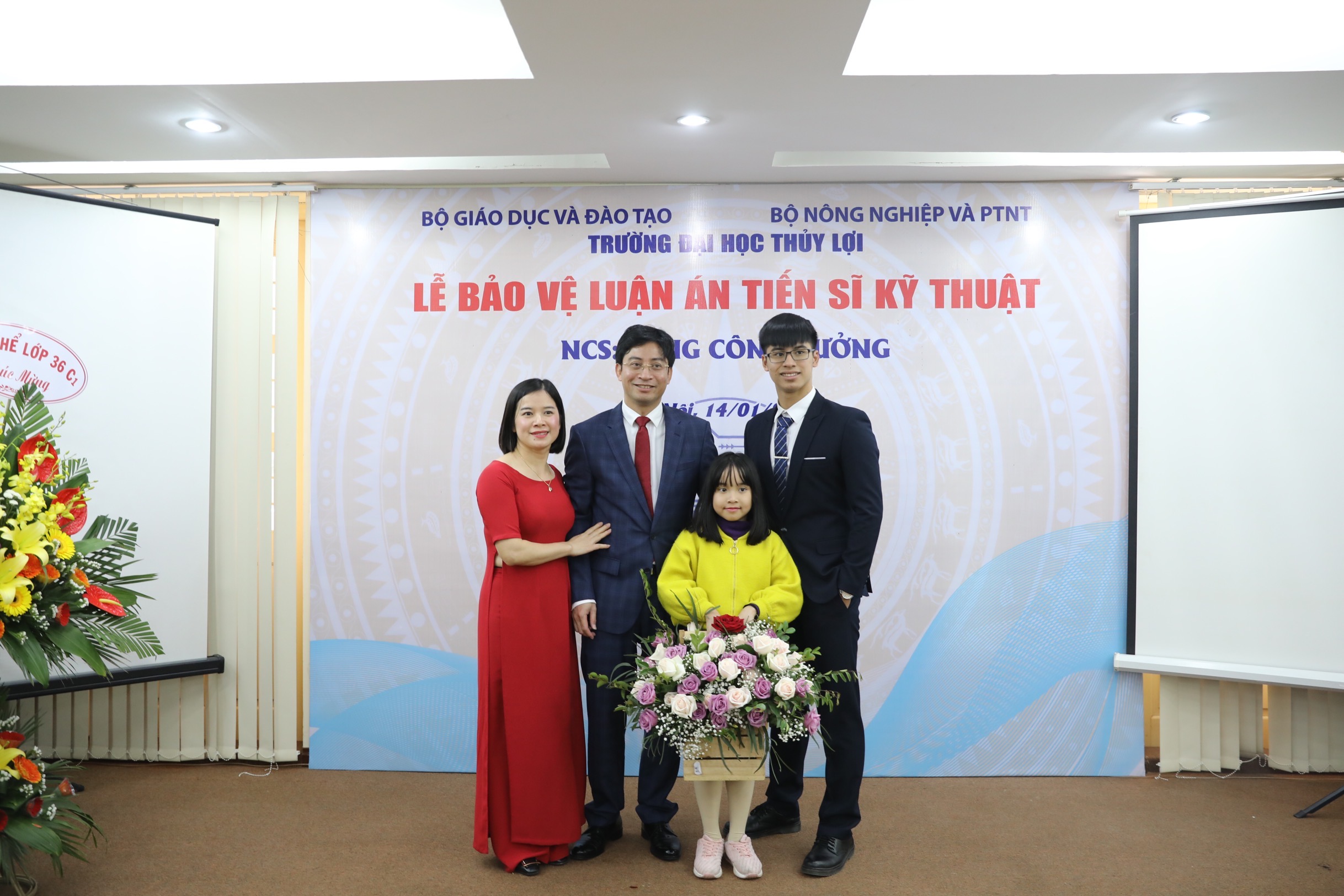 Gió biển thổi từ mái trường đỏ phù sa