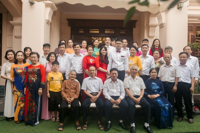 Gặp lại tuổi trẻ trong ánh mắt người thân