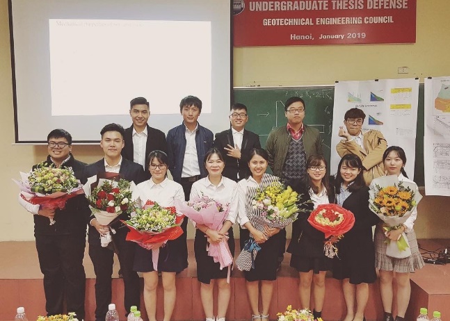 Gặp lại tuổi trẻ trong ánh mắt người thân