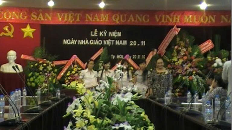 Những bàn tay nối dài từ một gia đình