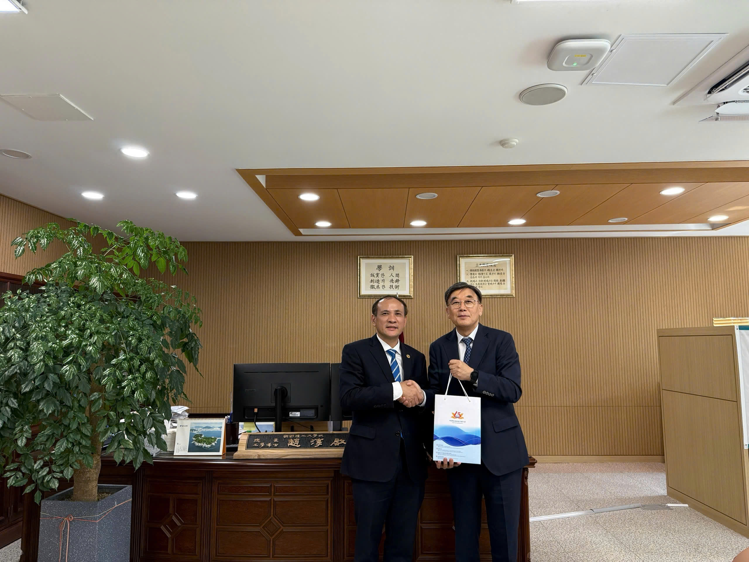 Thuyloi University Signs Cooperation Agreement with Chosun College of Science and Technology (South Korea)