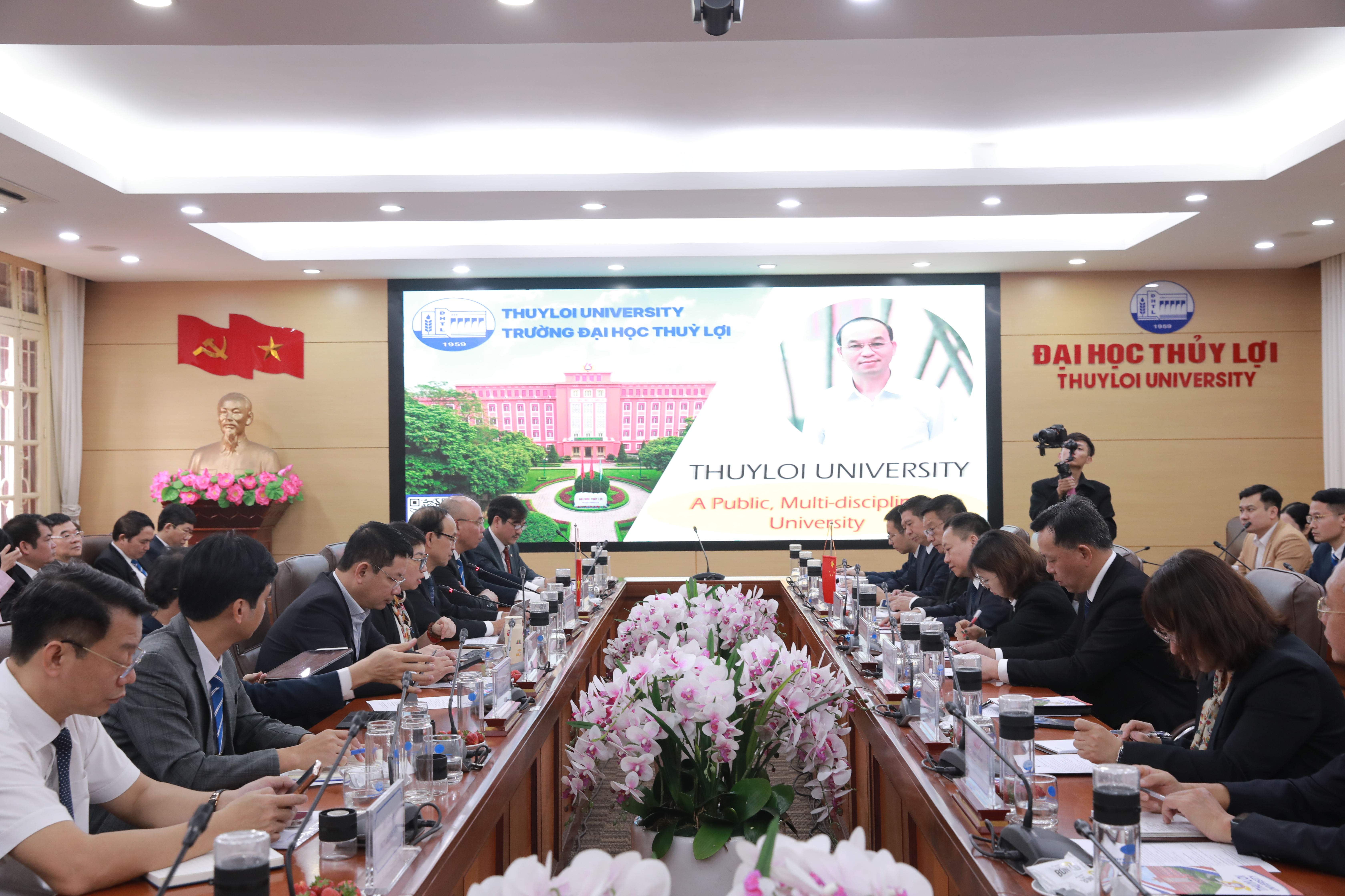 Bộ Trưởng Bộ Thủy lợi Trung Quốc Lý Quốc Anh thăm và làm việc với Bộ Nông nghiệp và Môi trường Việt Nam, Trường Đại học Thủy lợi