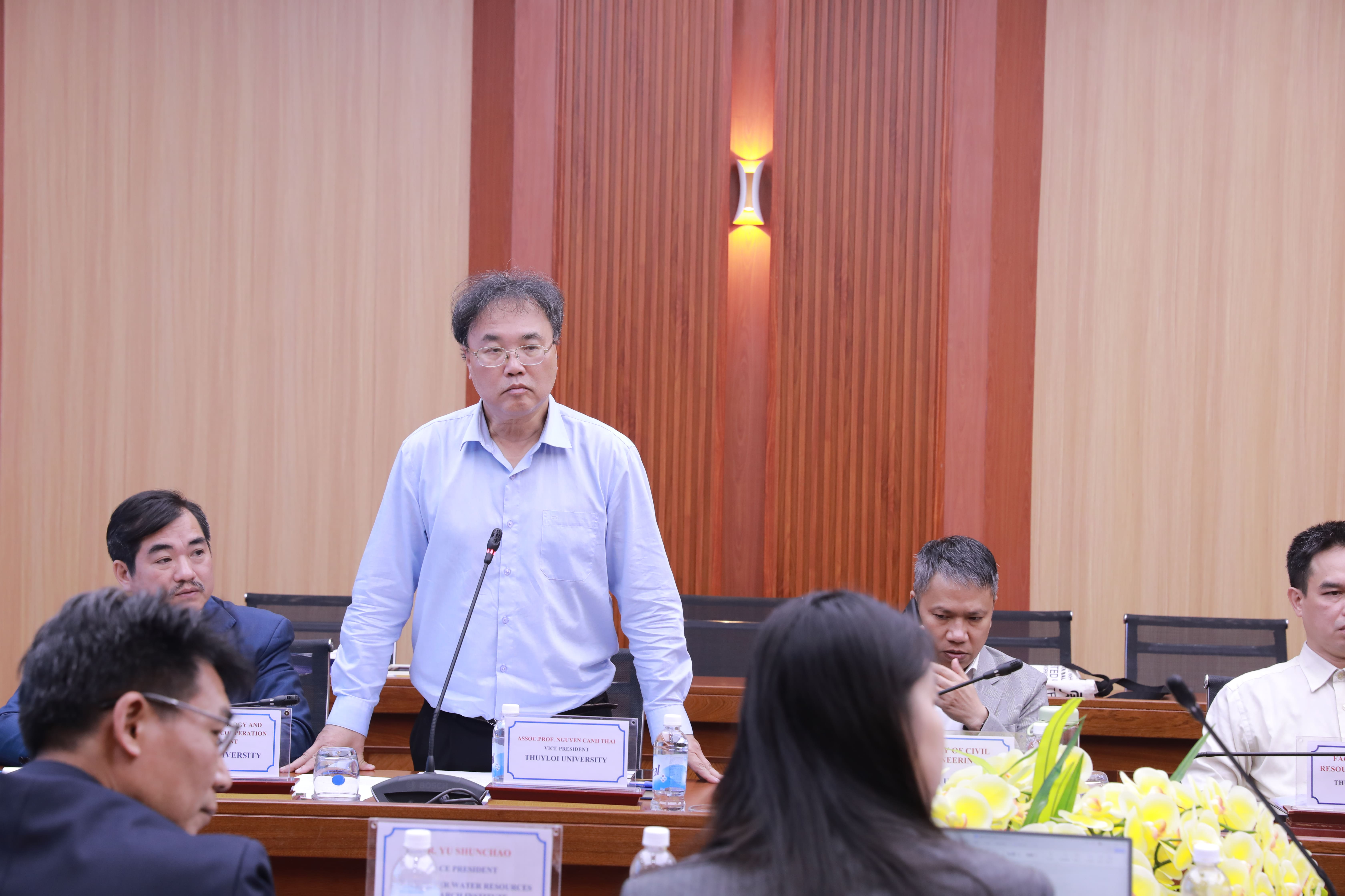 Trường Đại học Thủy lợi tiếp đón và làm việc cùng Viên nghiên cứu nước LVS Châu Giang (Trung Quốc)