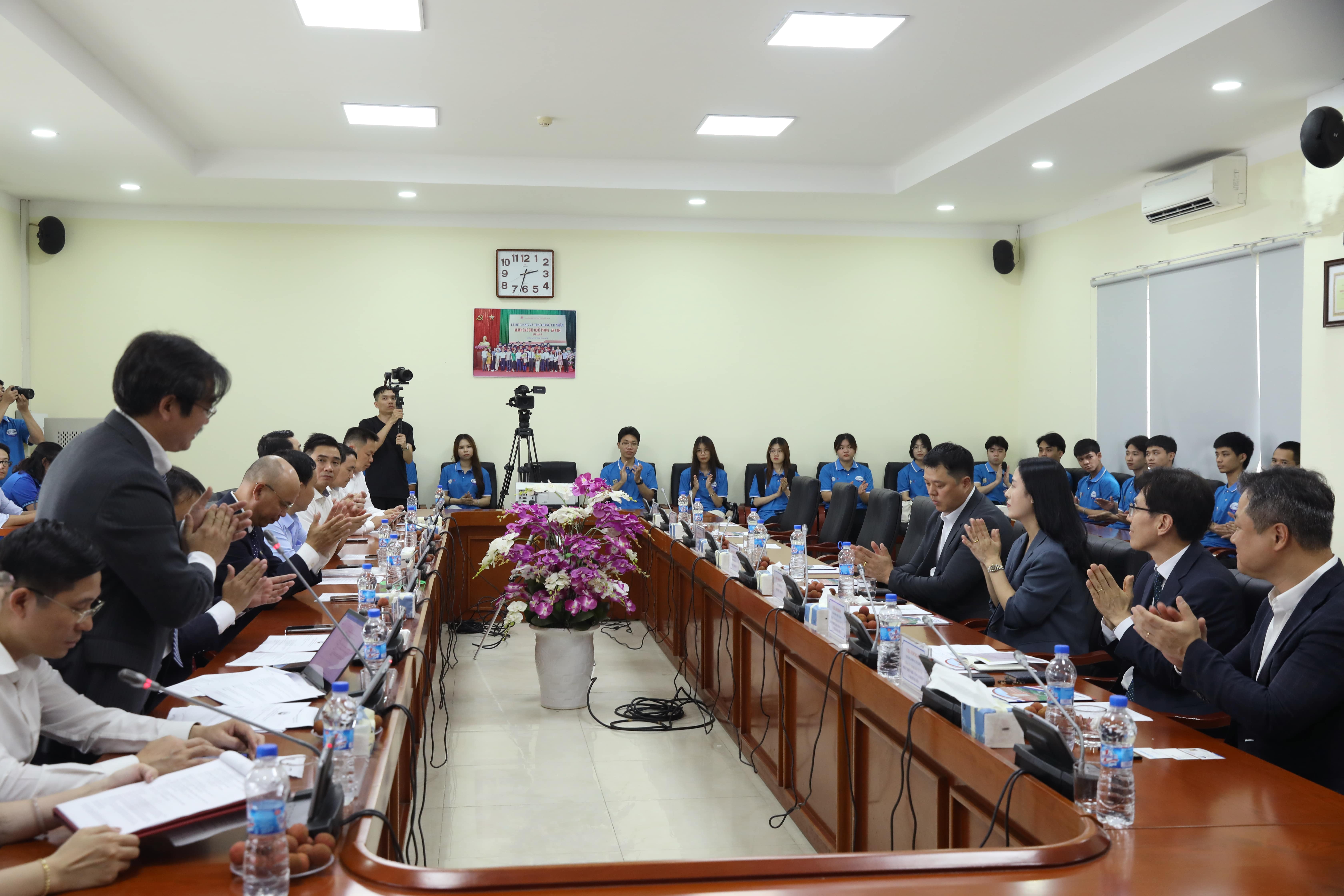 Thuyloi University Strengthens Effective Cooperation with Chosun University and Korean Enterprises