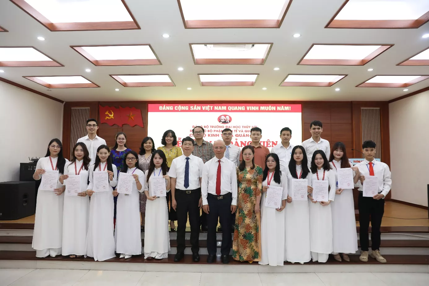 Đảng bộ Trường Đại học Thủy lợi đẩy mạnh công tác phát triển đảng viên, góp phần giữ vững vị thế ‘điểm sáng’ của Đảng bộ các trường Đại học, Cao đẳng Hà Nội trong công tác phát triển Đảng của Thủ đô