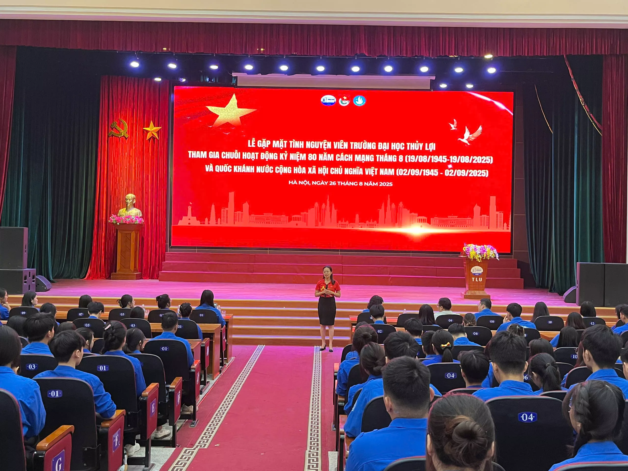 Gặp mặt 300 tình nguyện viên Trường Đại học Thủy lợi tham gia chuỗi hoạt động kỷ niệm 80 năm Cách mạng tháng 8 và Quốc khánh 2/9