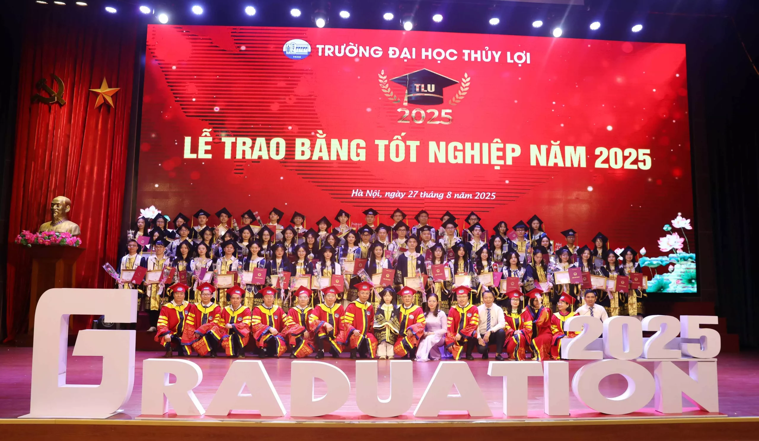 Trường Đại học Thủy lợi trao bằng tốt nghiệp đợt 2 cho 1.529 sinh viên