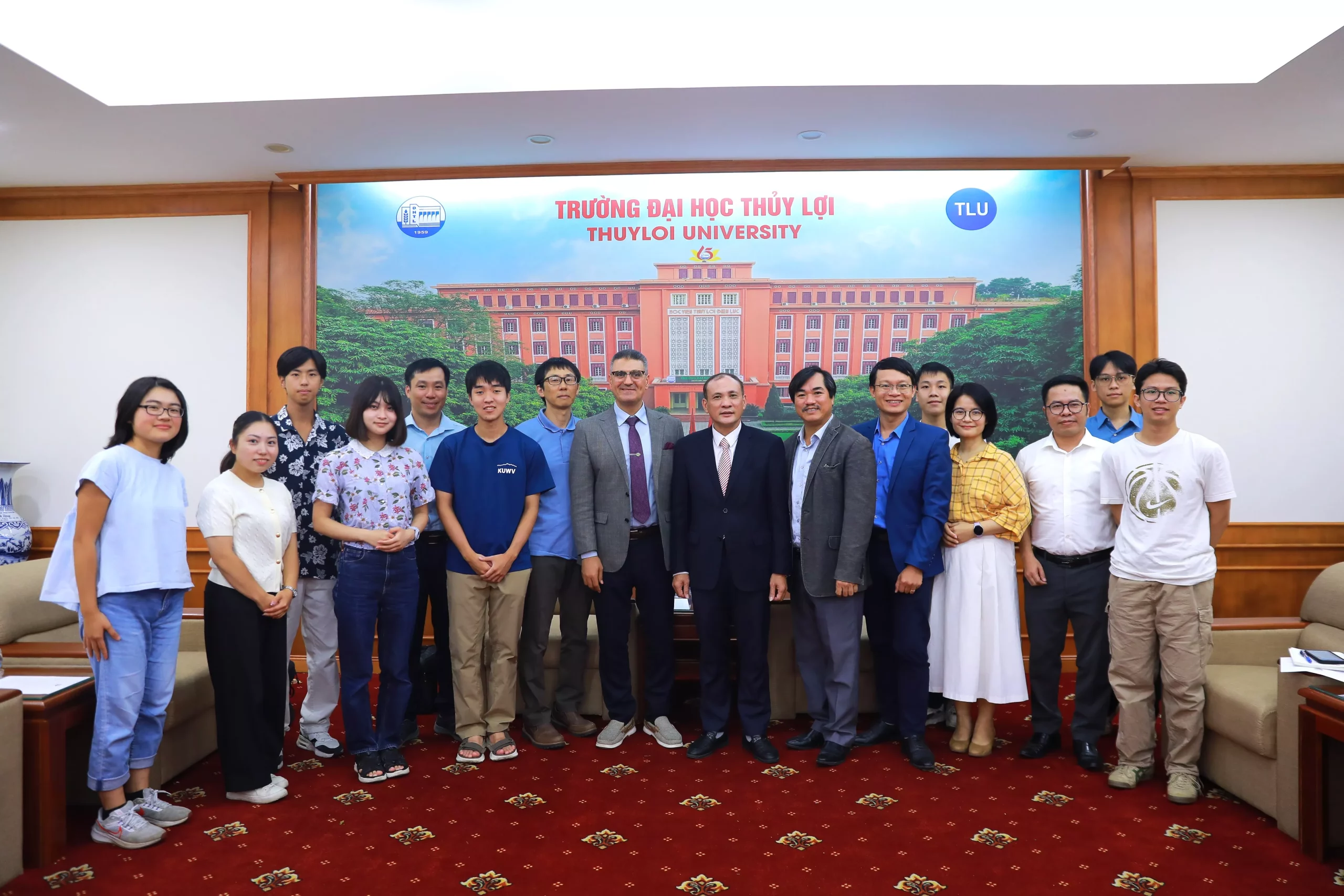 Thúc đẩy hợp tác nghiên cứu và đào tạo với Đại học Kyoto (Nhật Bản)