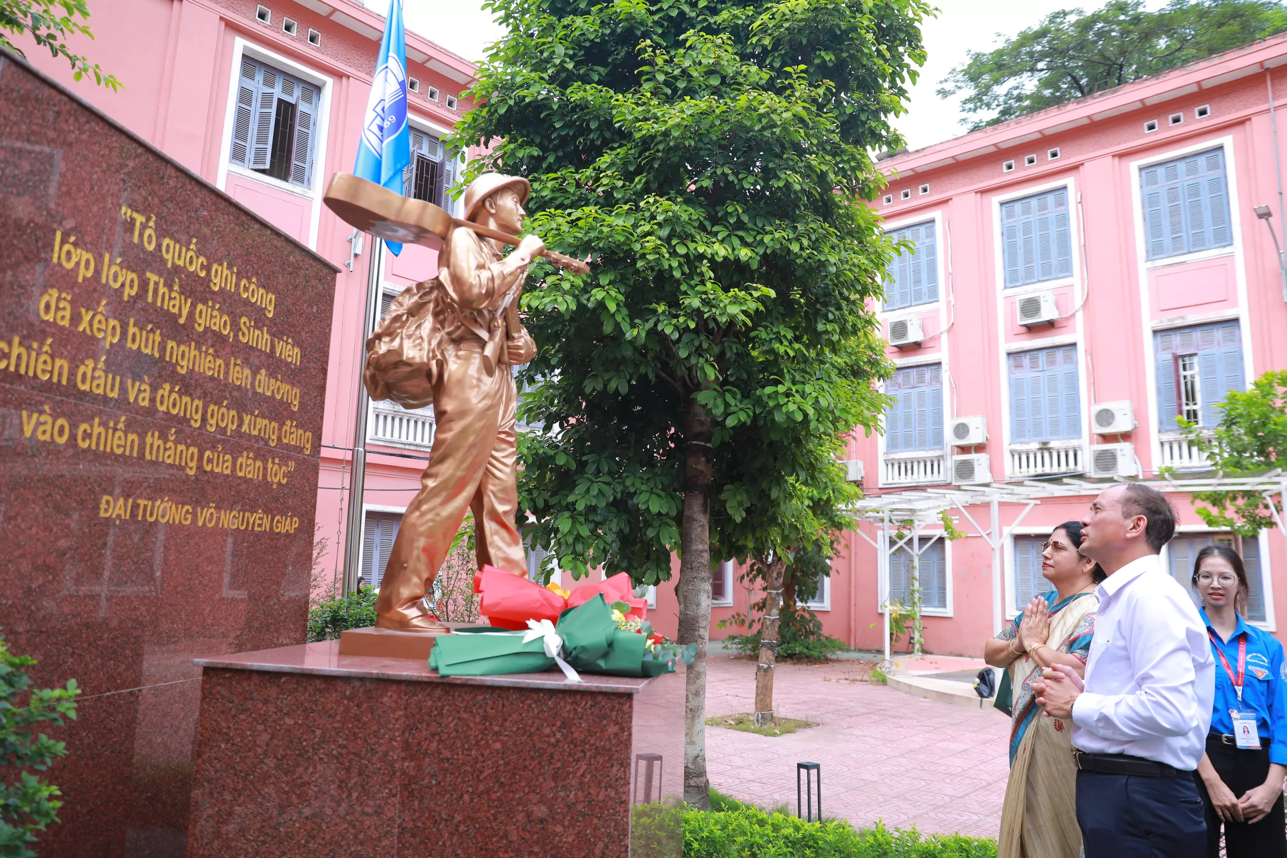 Trồng cây hữu nghị Việt Nam &#8211; Ấn Độ tại Quảng trường sinh viên, Trường Đại học Thủy lợi