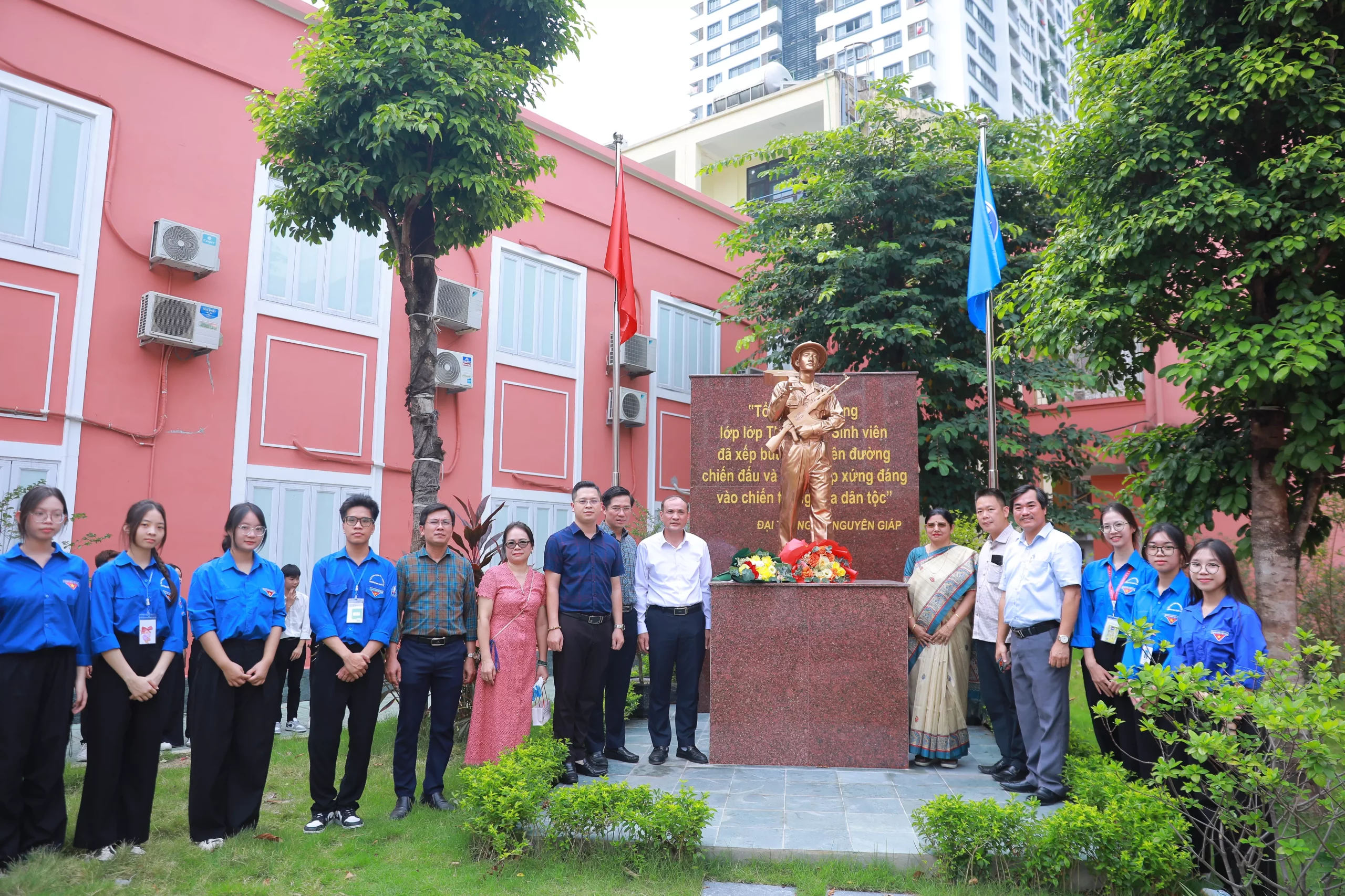 Trồng cây hữu nghị Việt Nam &#8211; Ấn Độ tại Quảng trường sinh viên, Trường Đại học Thủy lợi