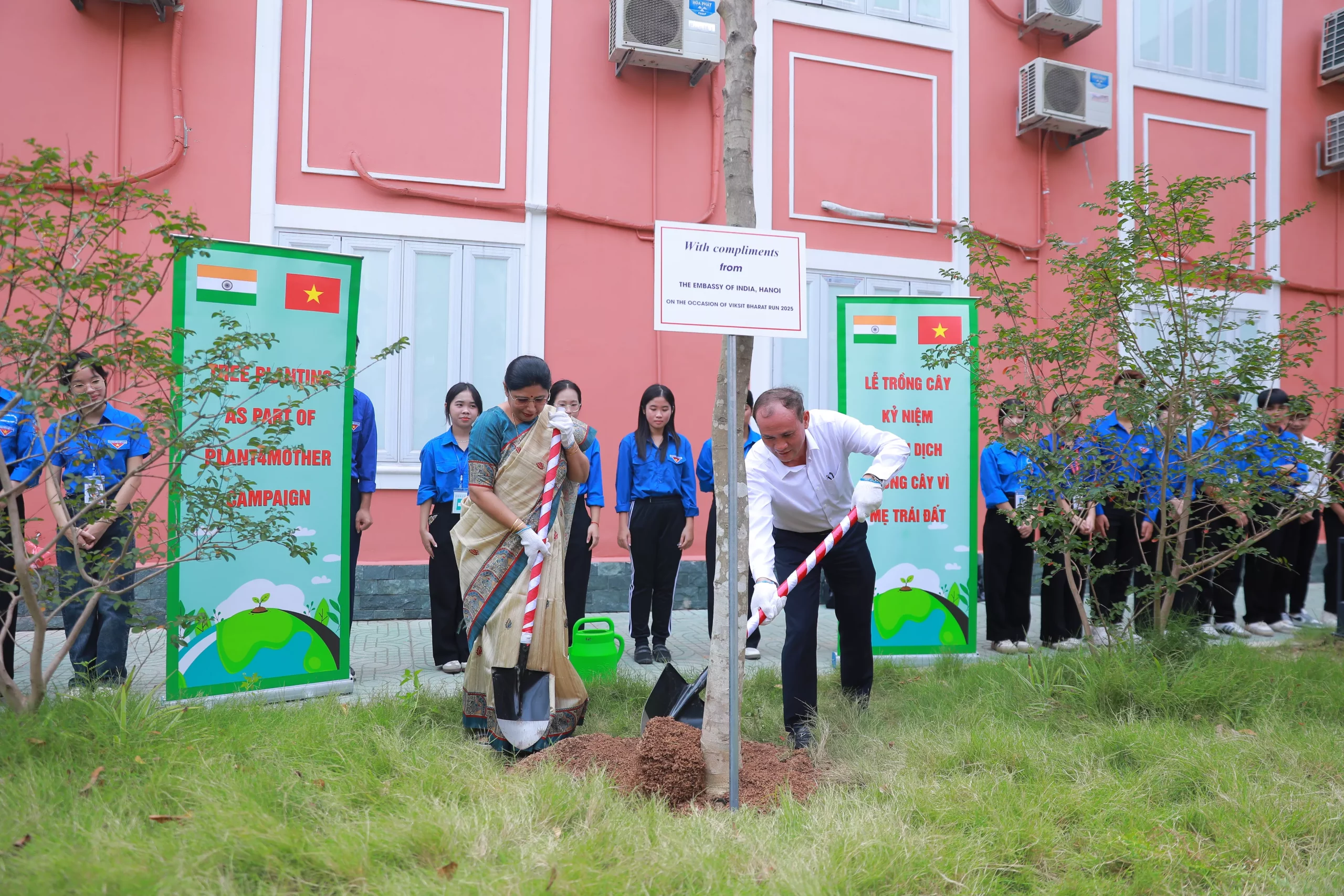 Trồng cây hữu nghị Việt Nam &#8211; Ấn Độ tại Quảng trường sinh viên, Trường Đại học Thủy lợi