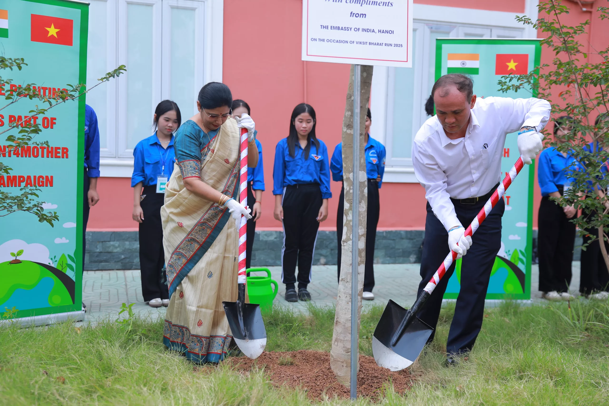 Trồng cây hữu nghị Việt Nam – Ấn Độ tại Quảng trường sinh viên, Trường Đại học Thủy lợi
