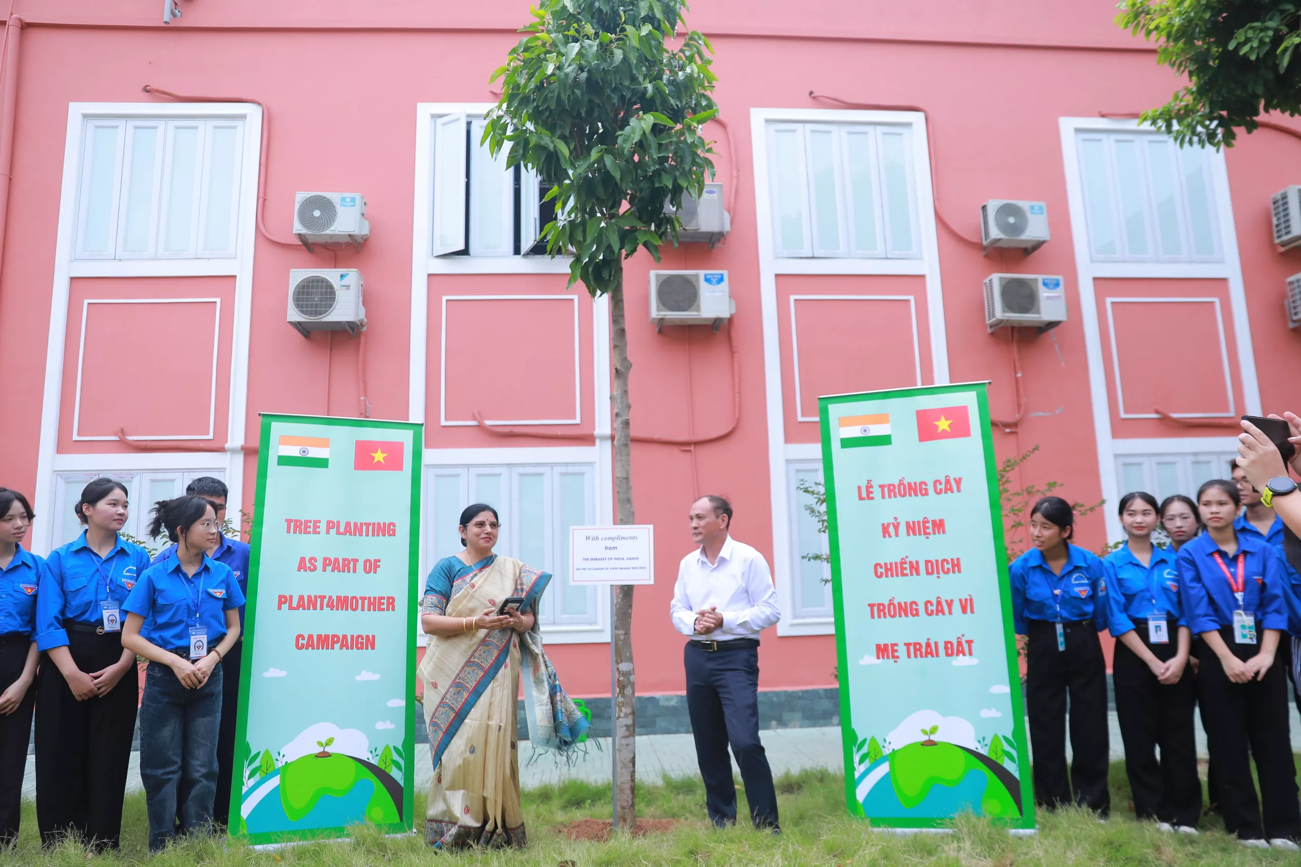 Trồng cây hữu nghị Việt Nam &#8211; Ấn Độ tại Quảng trường sinh viên, Trường Đại học Thủy lợi