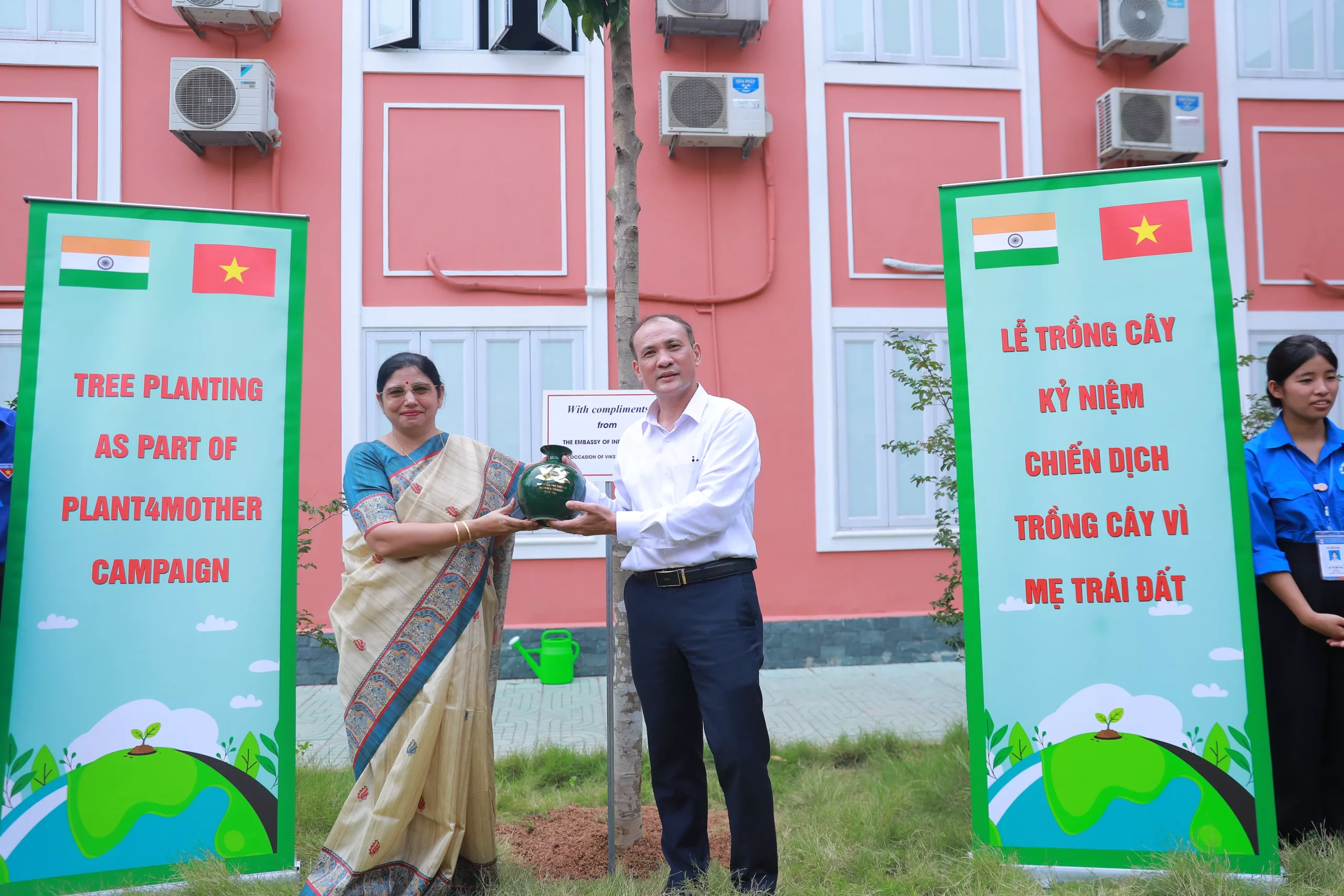 Trồng cây hữu nghị Việt Nam &#8211; Ấn Độ tại Quảng trường sinh viên, Trường Đại học Thủy lợi