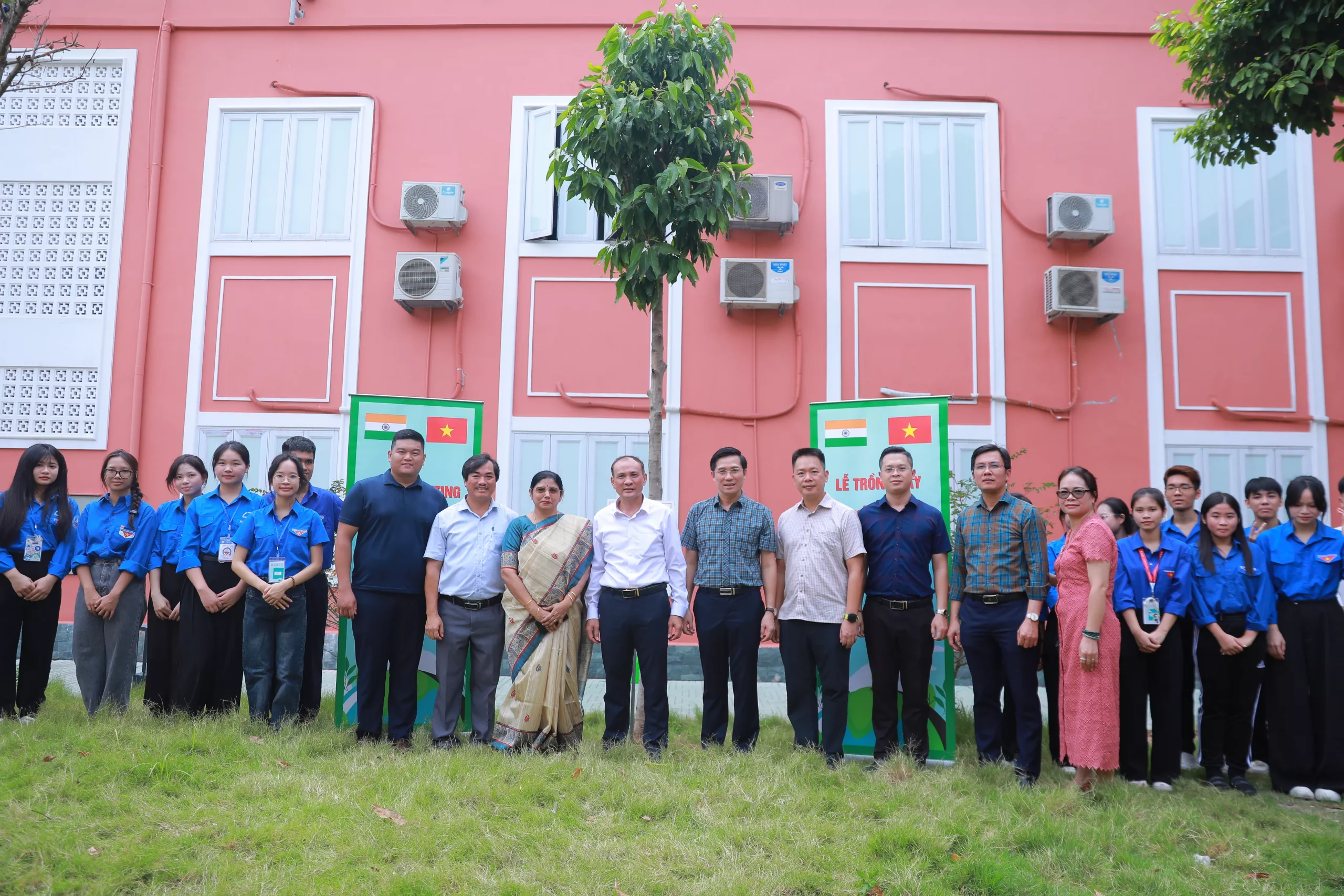 Trồng cây hữu nghị Việt Nam &#8211; Ấn Độ tại Quảng trường sinh viên, Trường Đại học Thủy lợi