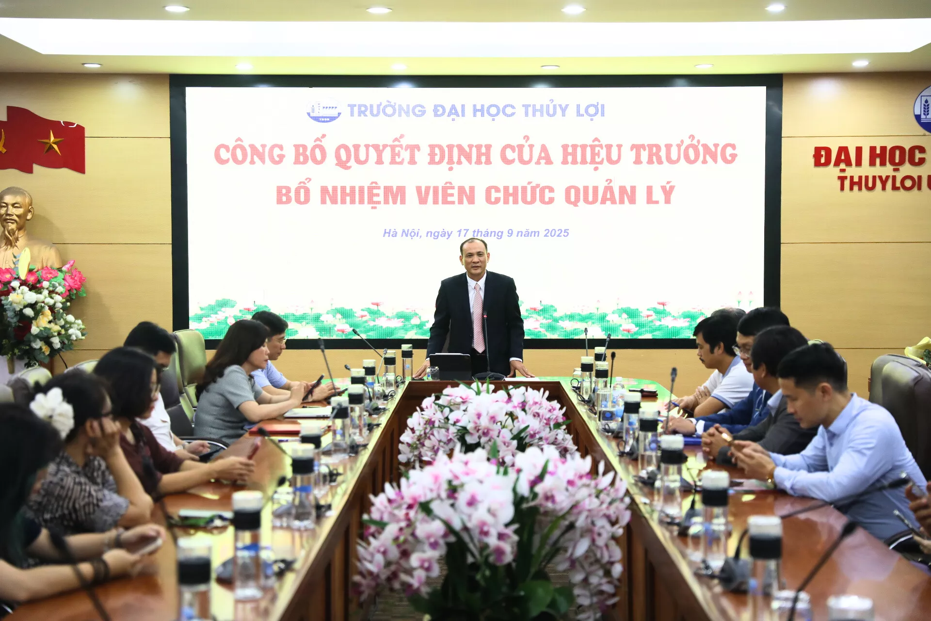 Công bố quyết định bổ nhiệm Phó Trưởng phòng Khoa học Công nghệ và Hợp tác quốc tế