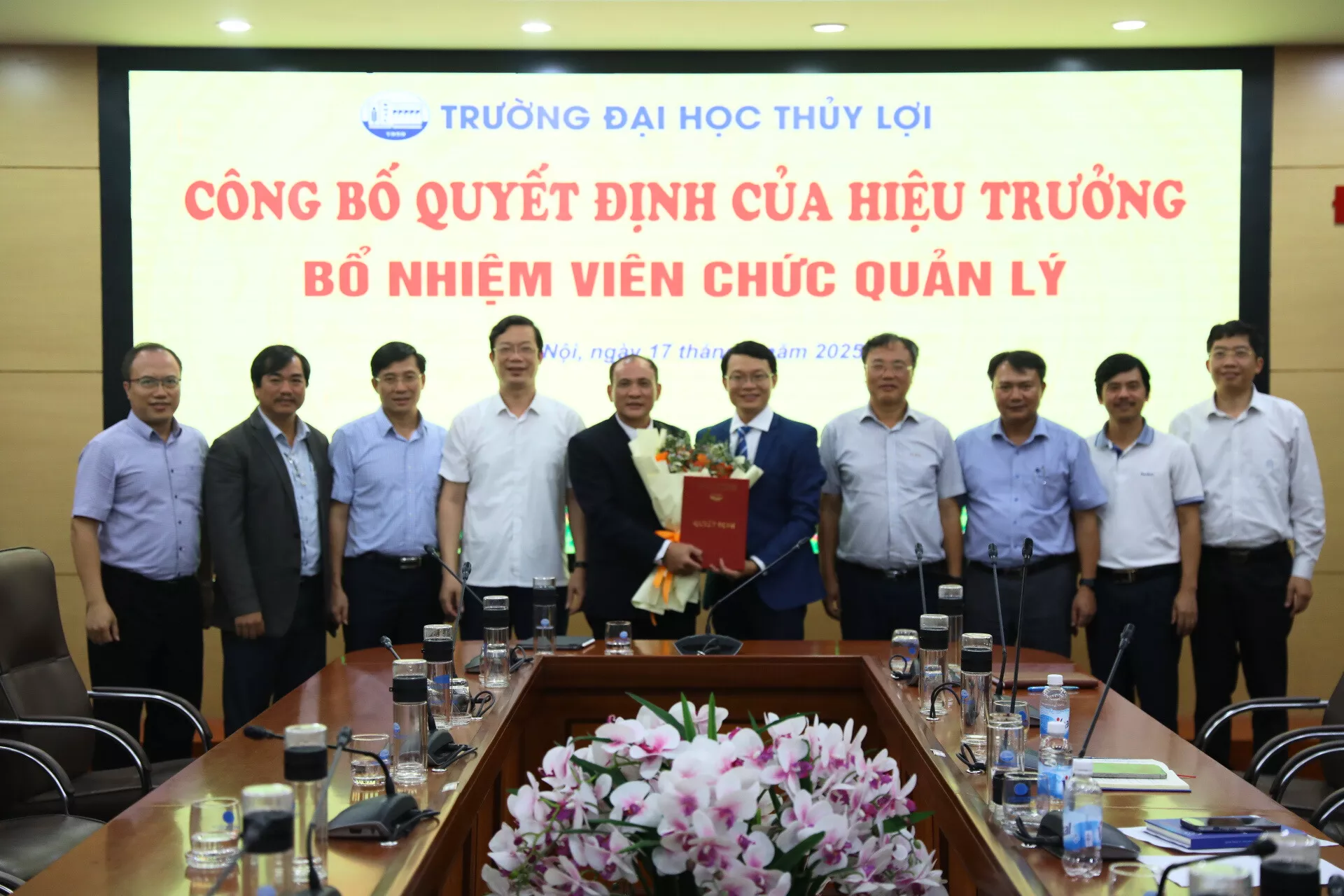 Công bố quyết định bổ nhiệm Phó Trưởng phòng Khoa học Công nghệ và Hợp tác quốc tế