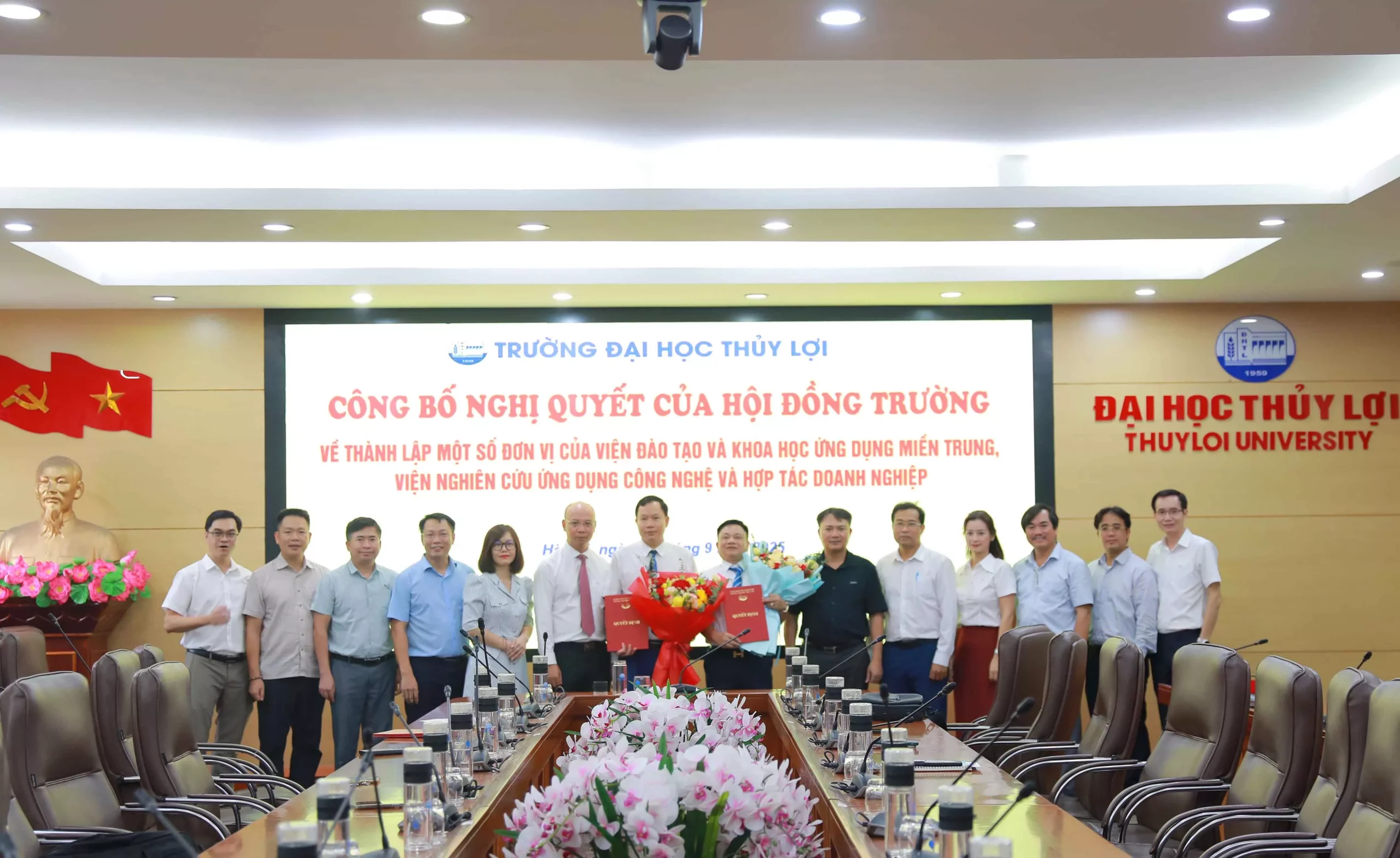 Công bố Nghị quyết của Hội đồng trường về thành lập một số đơn vị mới