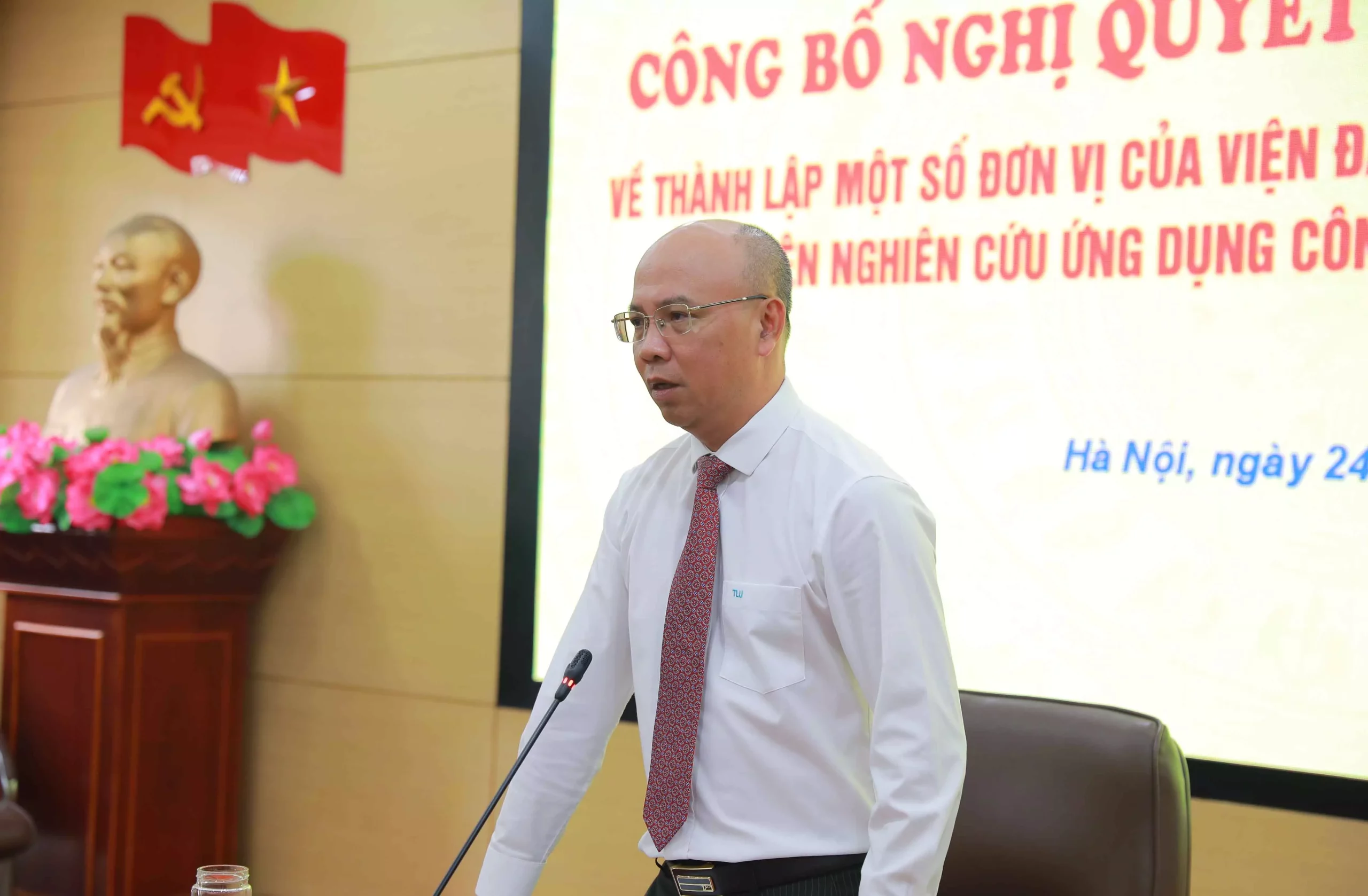 Công bố Nghị quyết của Hội đồng trường về thành lập một số đơn vị mới