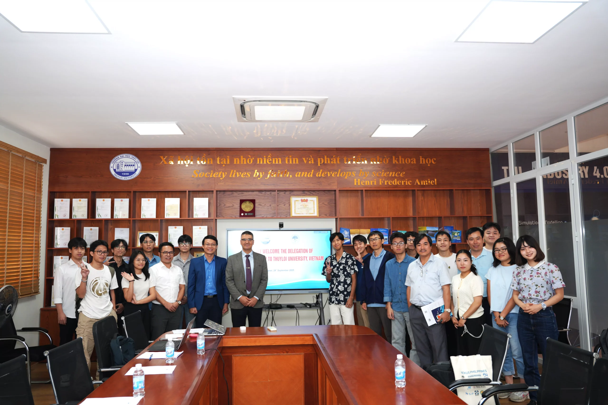 Thúc đẩy hợp tác nghiên cứu và đào tạo với Đại học Kyoto (Nhật Bản)