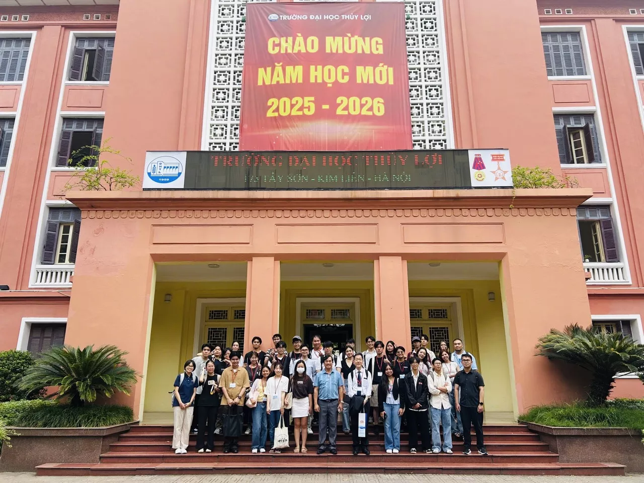 Sinh viên Trường Đại học Thủy lợi trao đổi học thuật với sinh viên Viện Khoa học Tokyo (Nhật Bản)