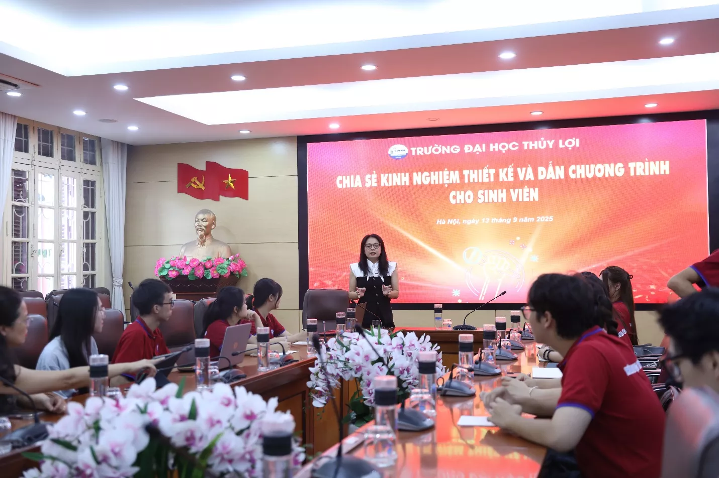 Tập huấn kỹ năng chia sẻ kinh nghiệm thiết kế và dẫn chương trình tại Trường Đại học Thủy lợi
