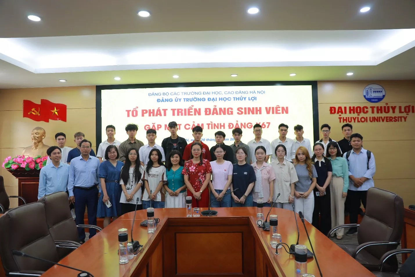 Trường Đại học Thủy lợi tổ chức gặp mặt cảm tình Đảng và đảng viên dự bị K67