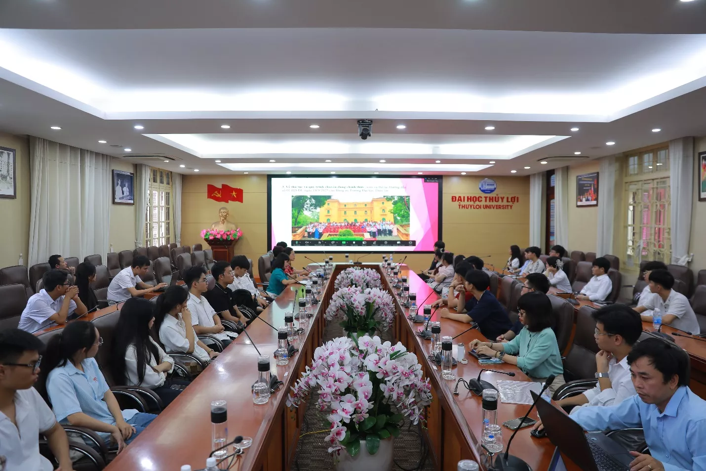 Trường Đại học Thủy lợi tổ chức gặp mặt cảm tình Đảng và đảng viên dự bị K67