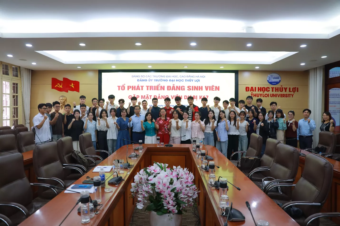 Trường Đại học Thủy lợi tổ chức gặp mặt cảm tình Đảng và đảng viên dự bị K67