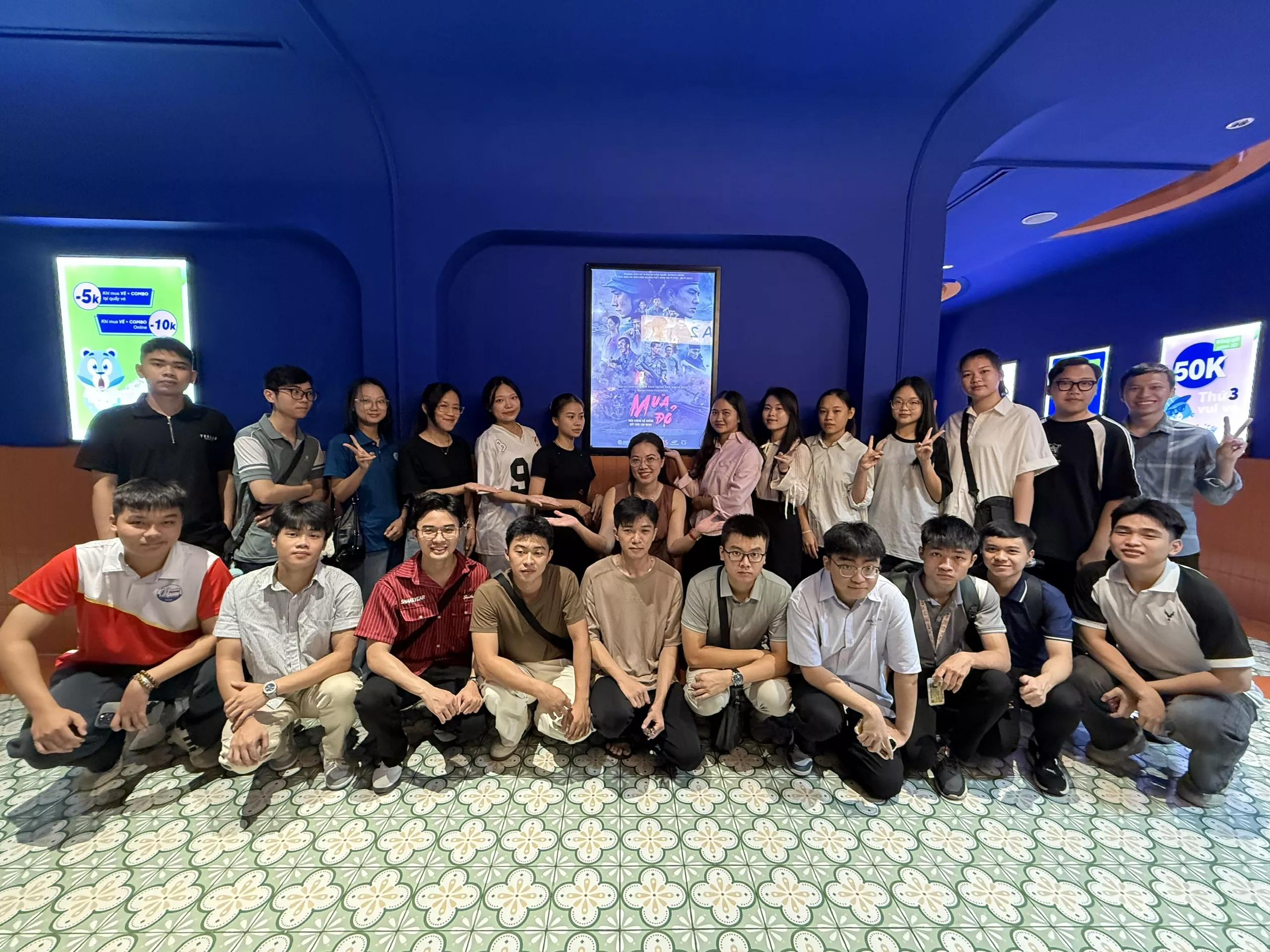 Quần chúng ưu tú Trường Đại học Thủy lợi tham gia hoạt động giáo dục chính trị, tư tưởng qua tác phẩm điện ảnh “Mưa đỏ”