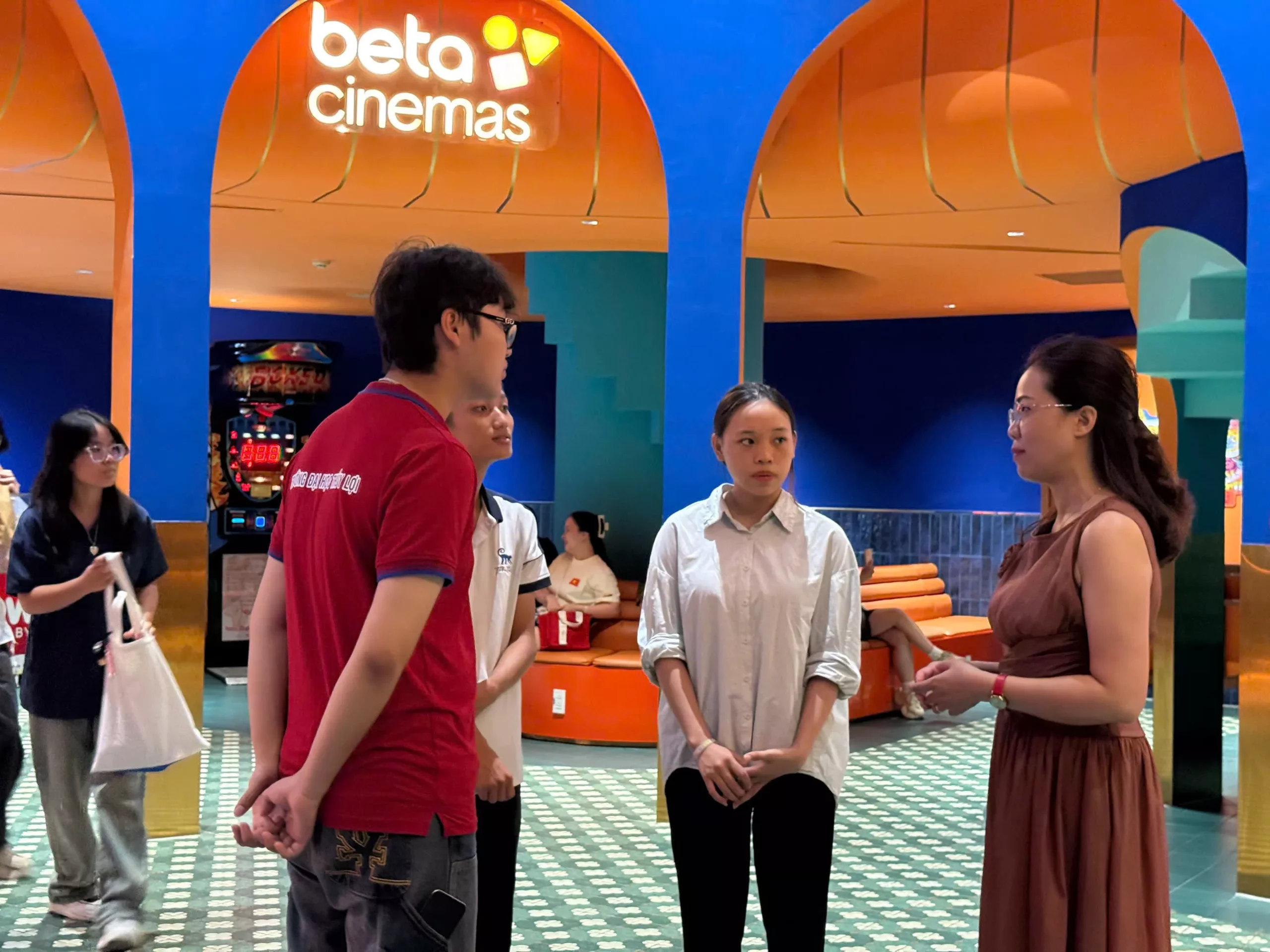 Quần chúng ưu tú Trường Đại học Thủy lợi tham gia hoạt động giáo dục chính trị, tư tưởng qua tác phẩm điện ảnh “Mưa đỏ”