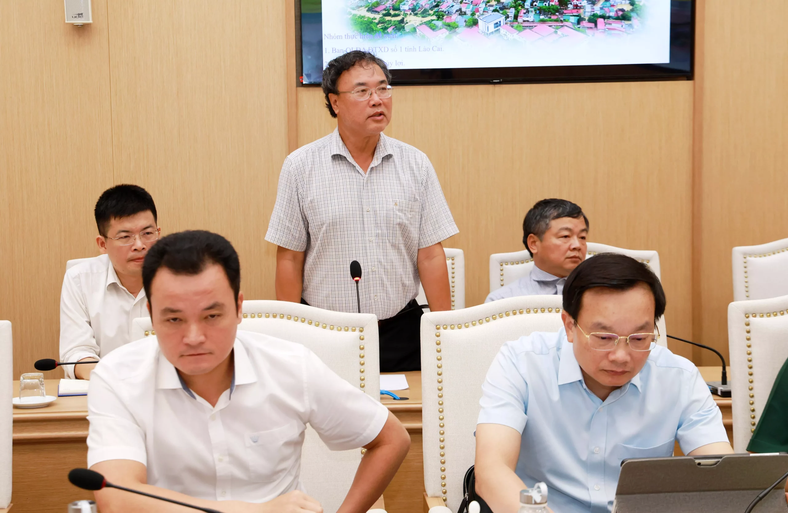 Trường Đại học Thủy lợi đồng hành cùng địa phương giải quyết tình trạng ngập úng ven sông Hồng