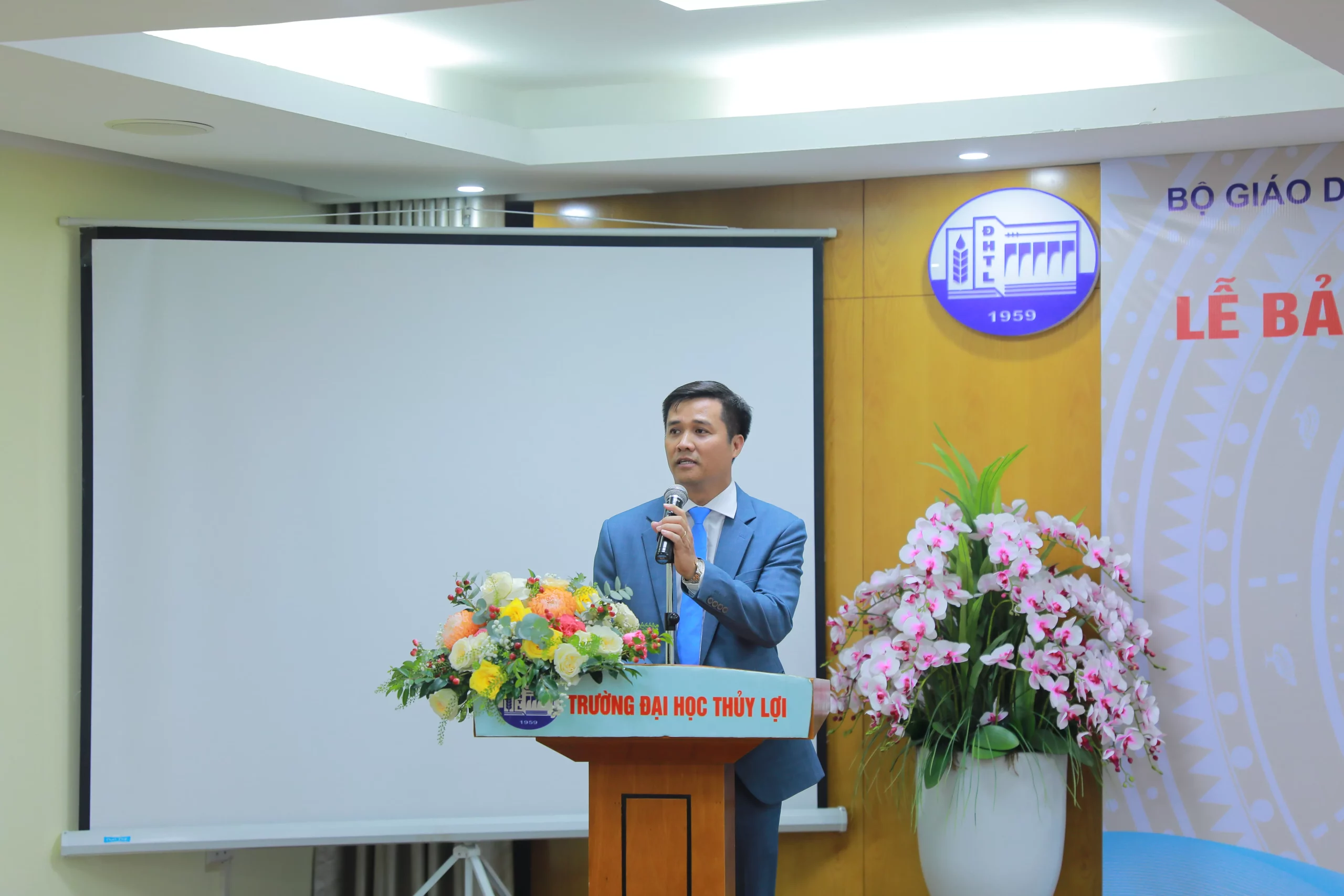 Nghiên cứu sinh Nguyễn Đức Lợi bảo vệ thành công luận án Tiến sĩ Quản lý xây dựng tại Trường Đại học Thủy lợi