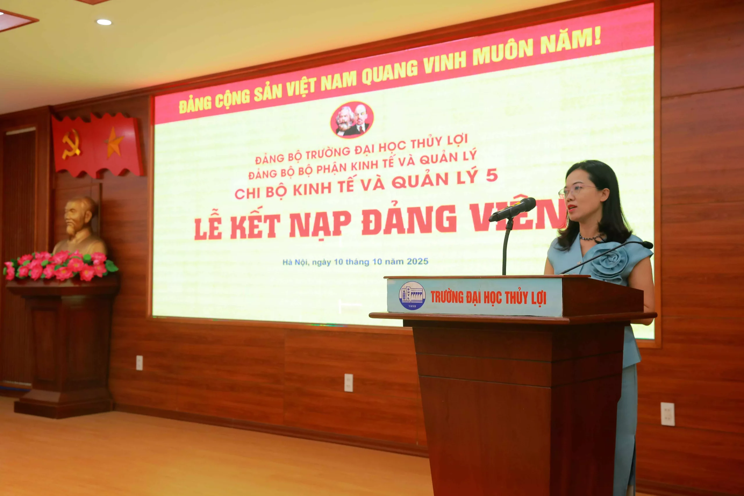 Chi bộ Kinh tế và Quản lý 5 tổ chức Lễ kết nạp Đảng viên mới