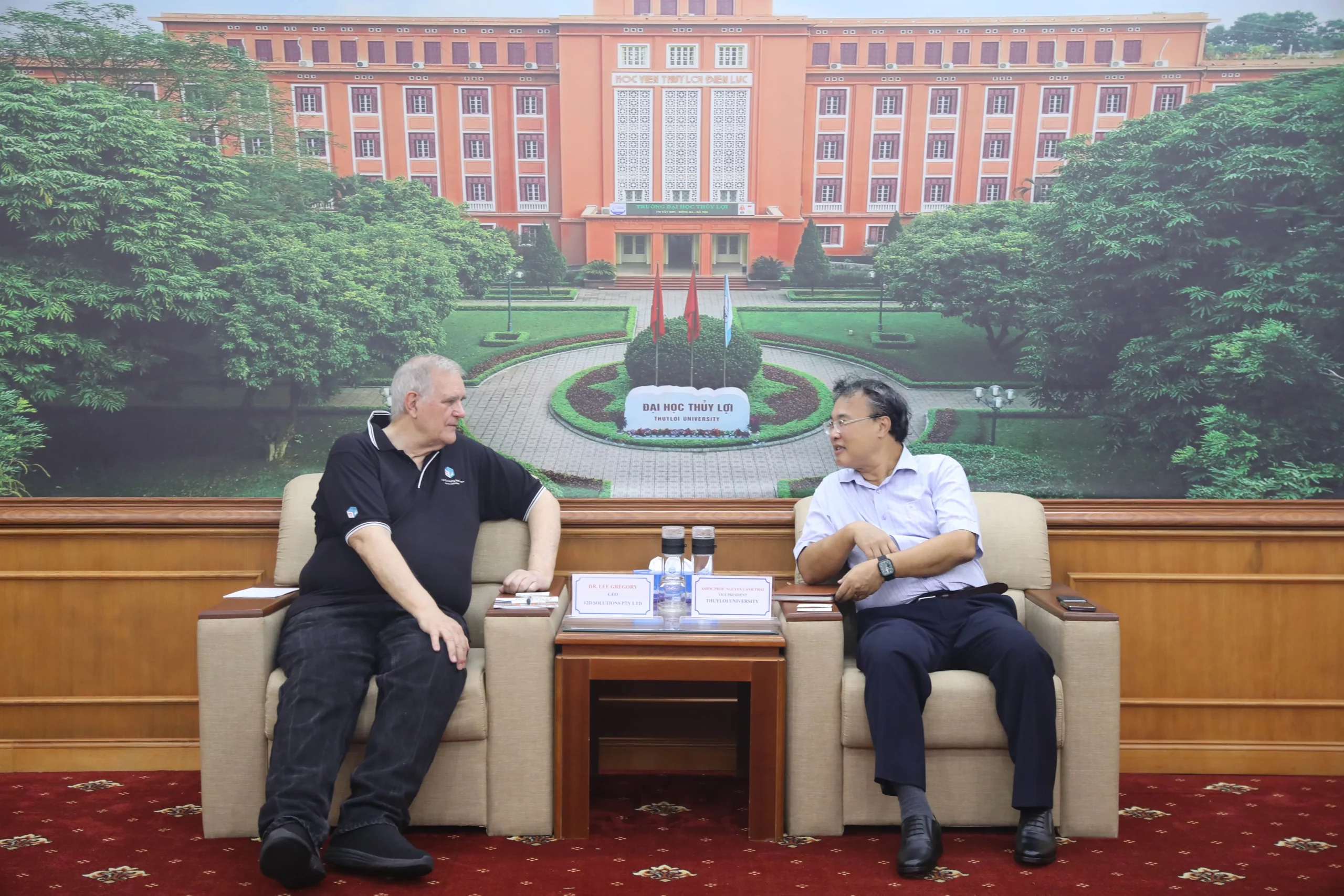 Trường Đại học Thủy lợi làm việc với Công ty 12d Solutions (Úc)