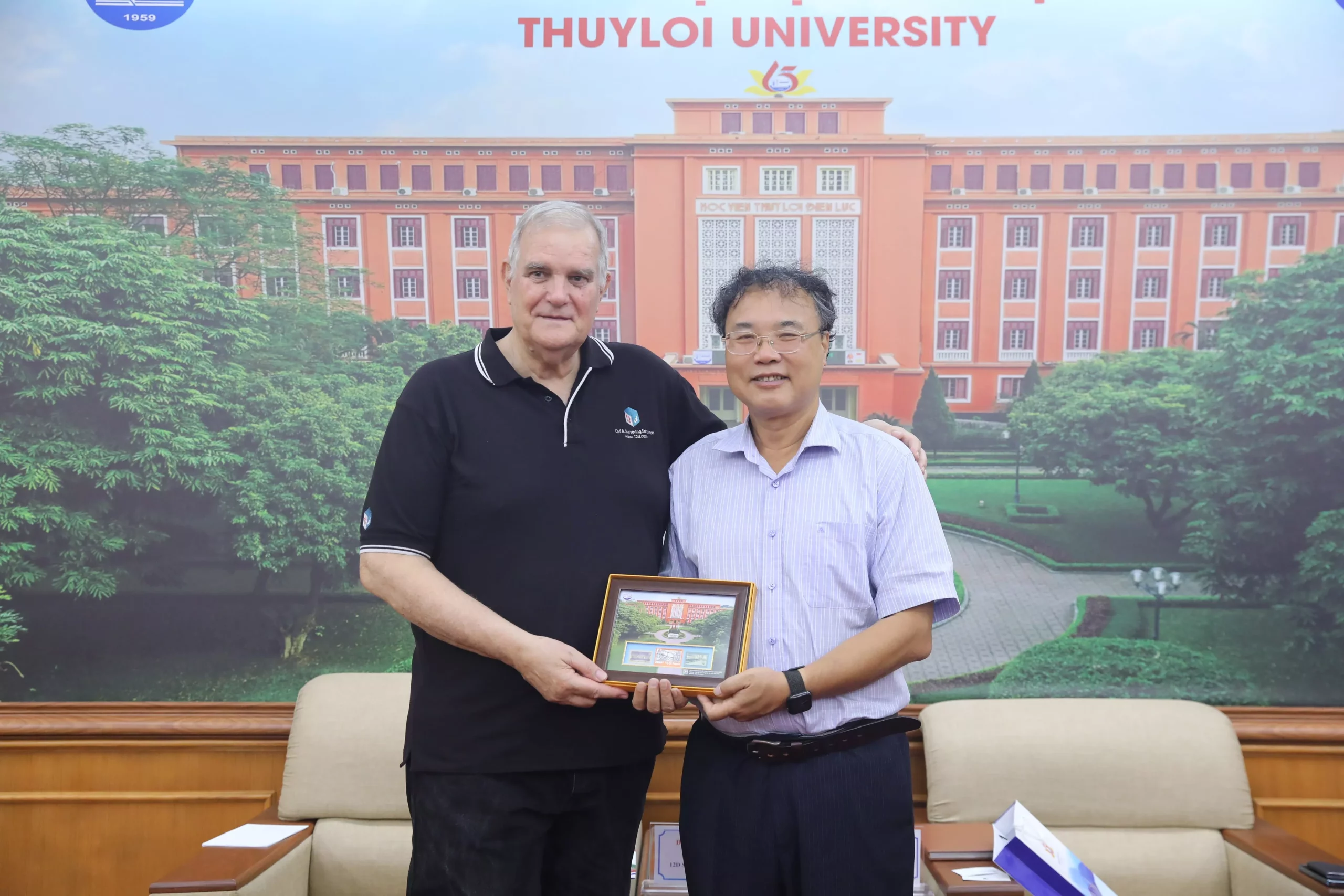 Trường Đại học Thủy lợi làm việc với Công ty 12d Solutions (Úc)