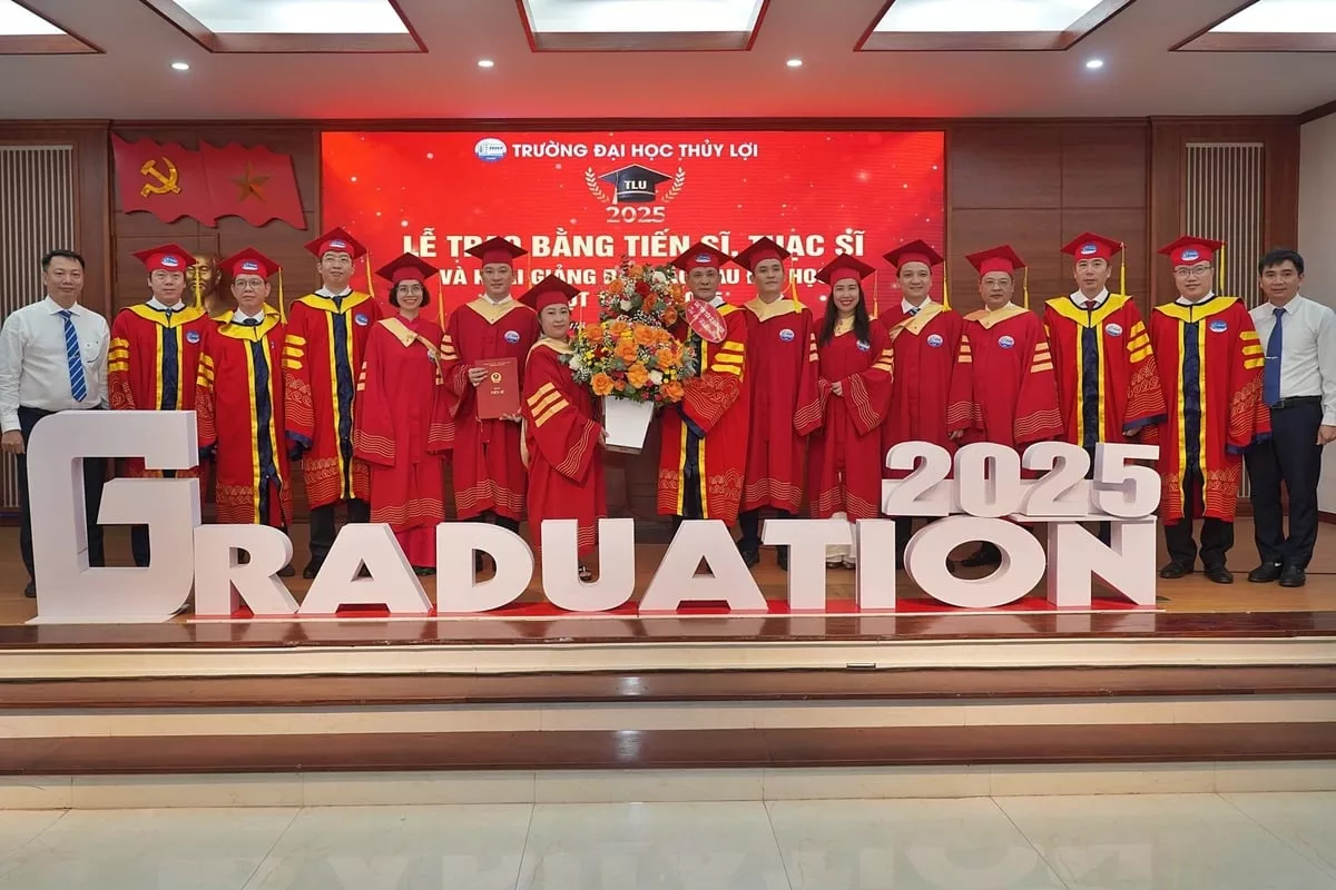 Trường Đại học Thủy lợi tổ chức trao bằng Tiến sĩ, Thạc sĩ và Khai giảng đào tạo sau đại học đợt 1 năm 2025